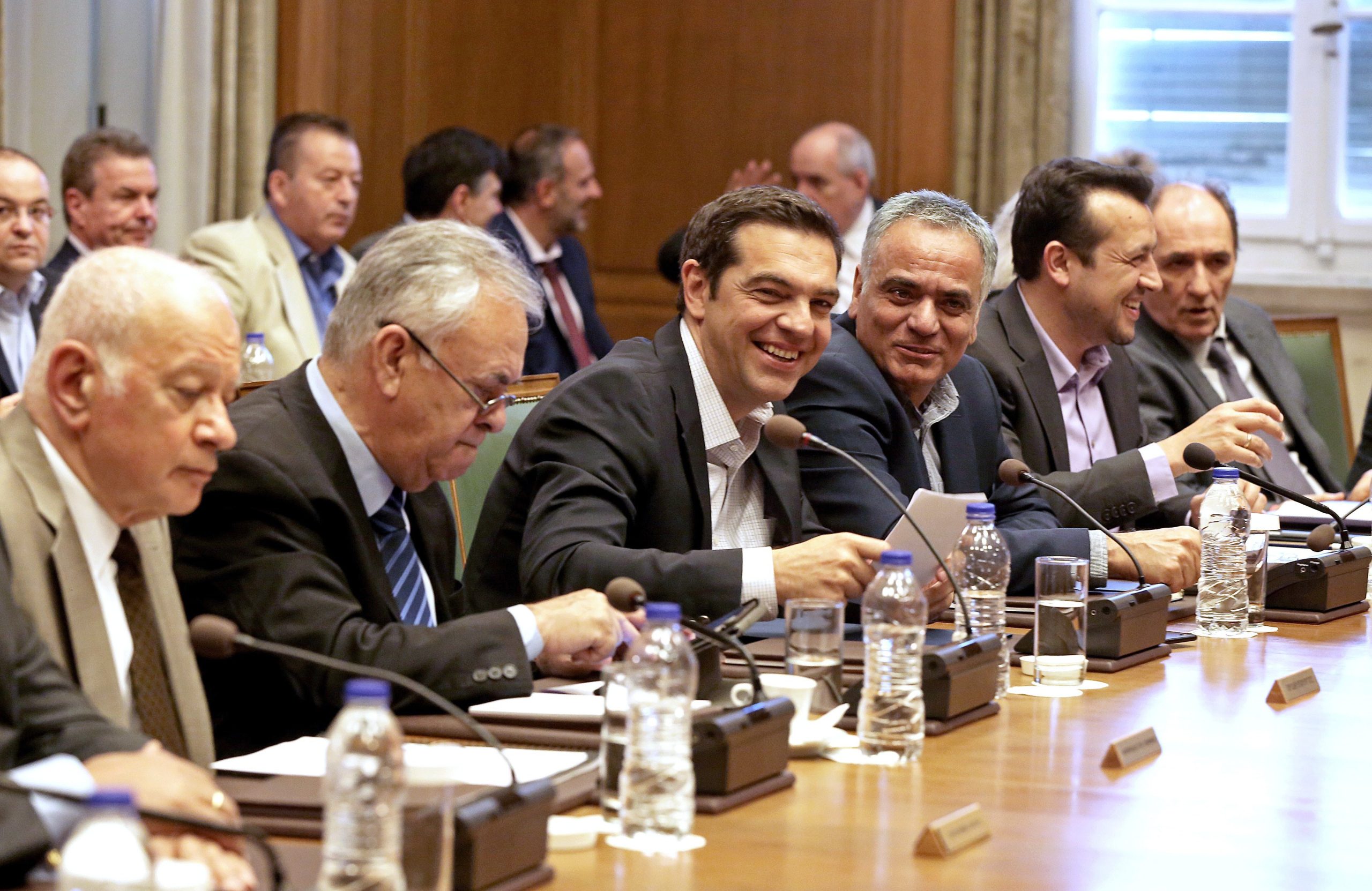 Eurogrupo busca acordo sobre a Grécia mas sem decisões relativas ao alívio da dívida