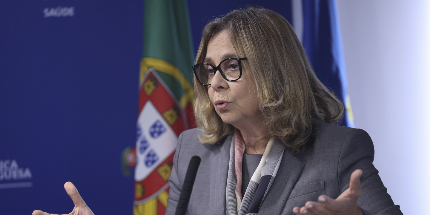 Ministra da Saúde escusa-se a responder ao PS sobre alegada privatização do INEM