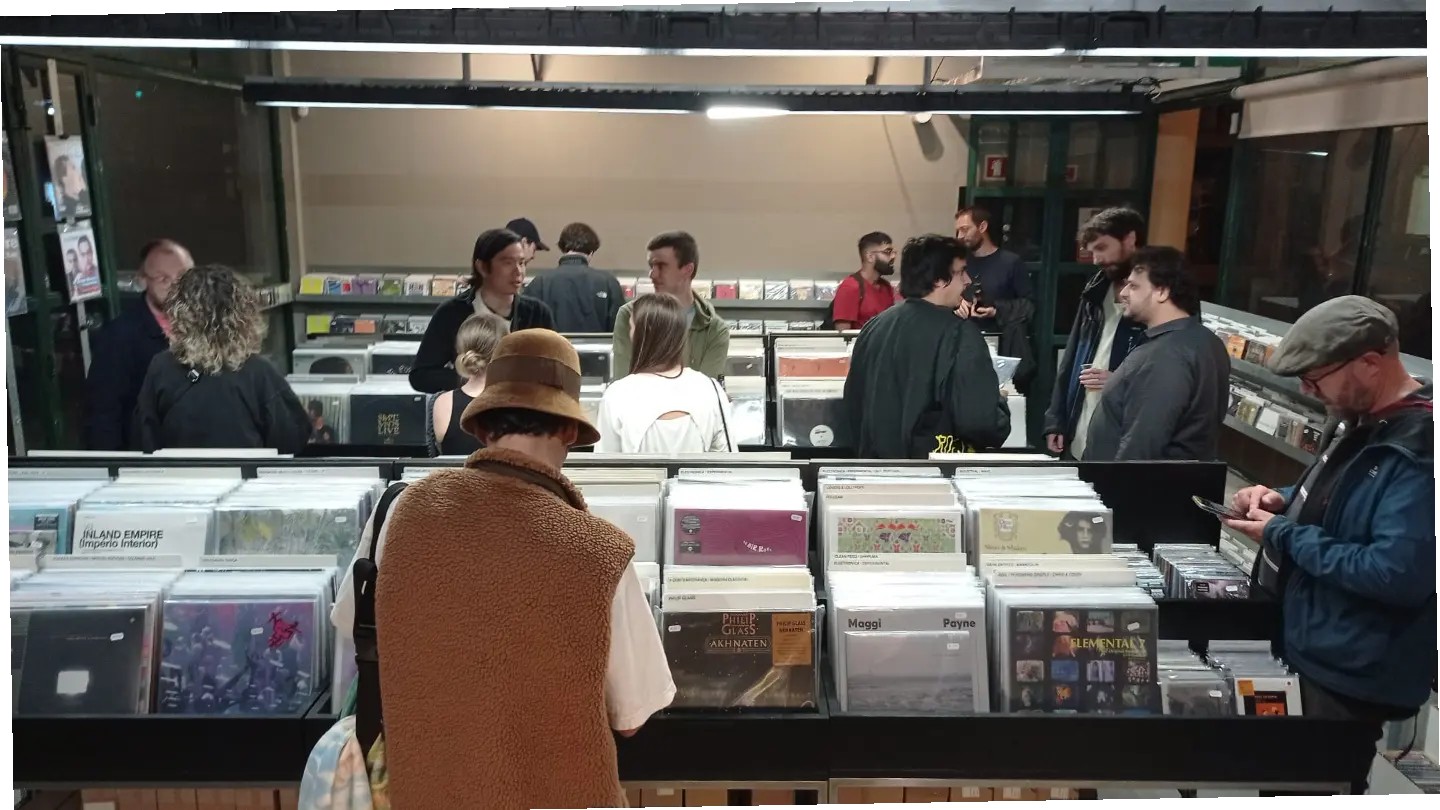 Há uma portuguesa entre as melhores lojas para comprar vinil. Chama-se Flur e fica em Arroios