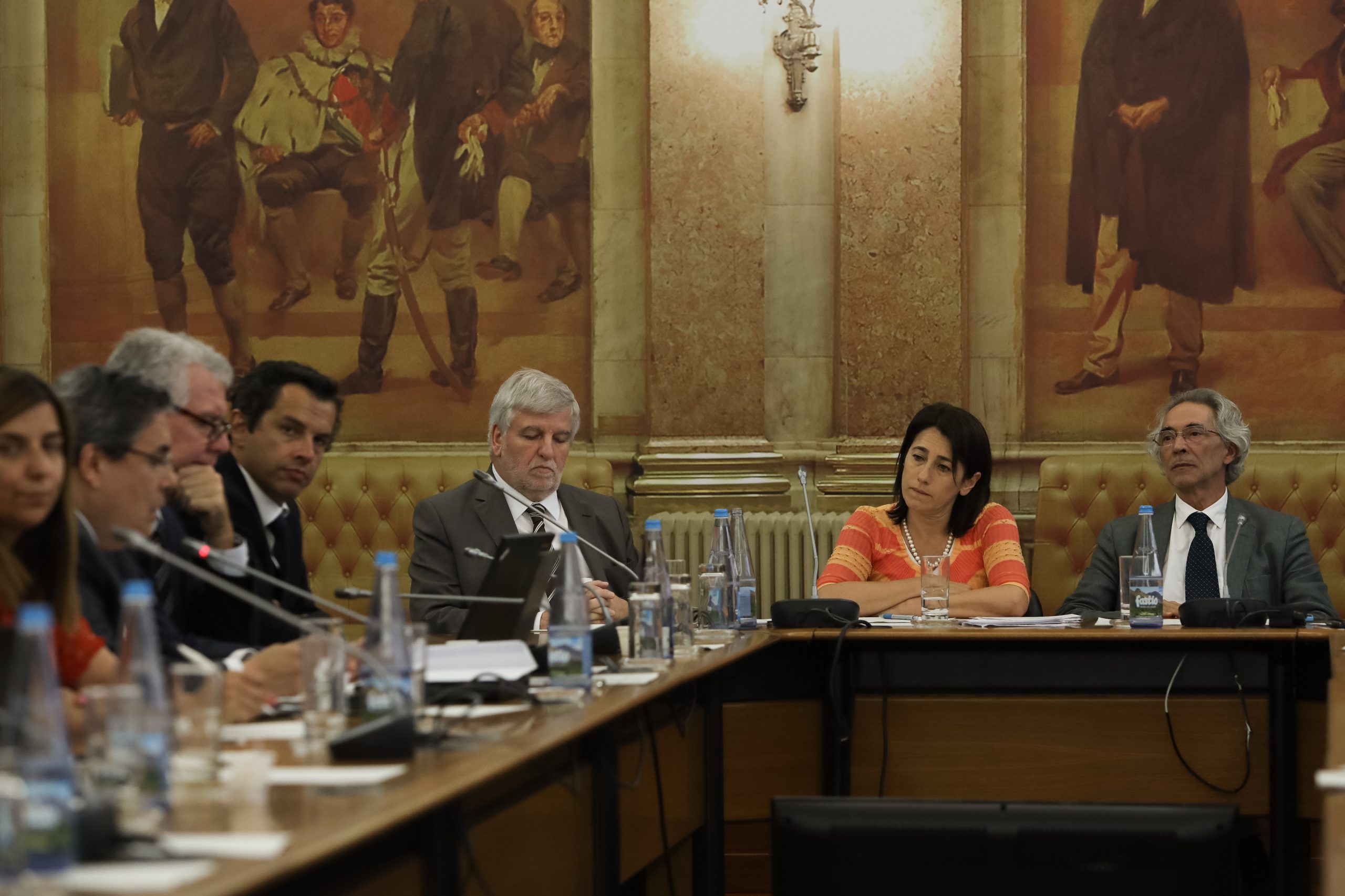 Ministras da Administração Interna e Justiça no parlamento em outubro
