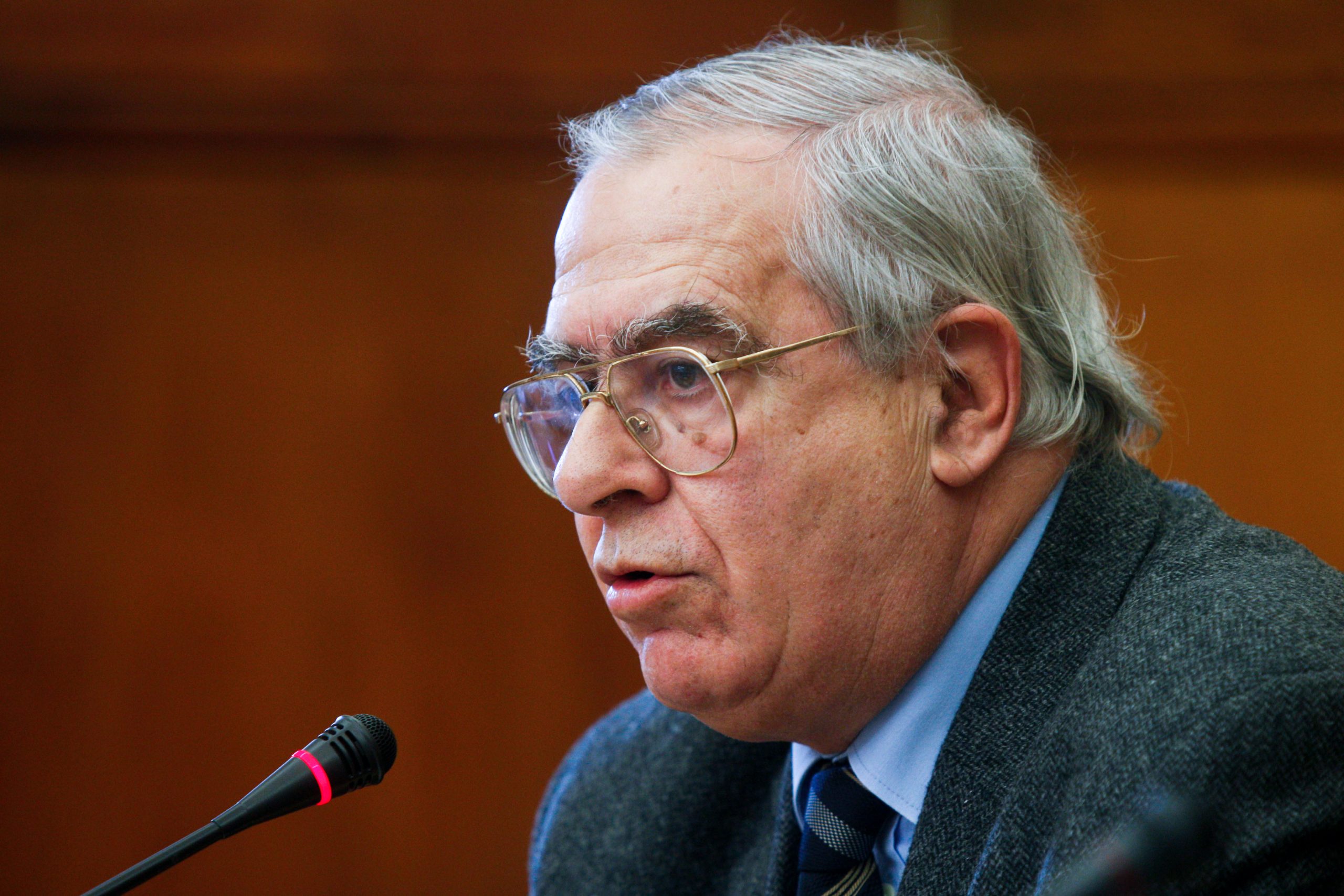 Castro Caldas: Ferro Rodrigues destaca “enorme intelecto e vasta cultura”