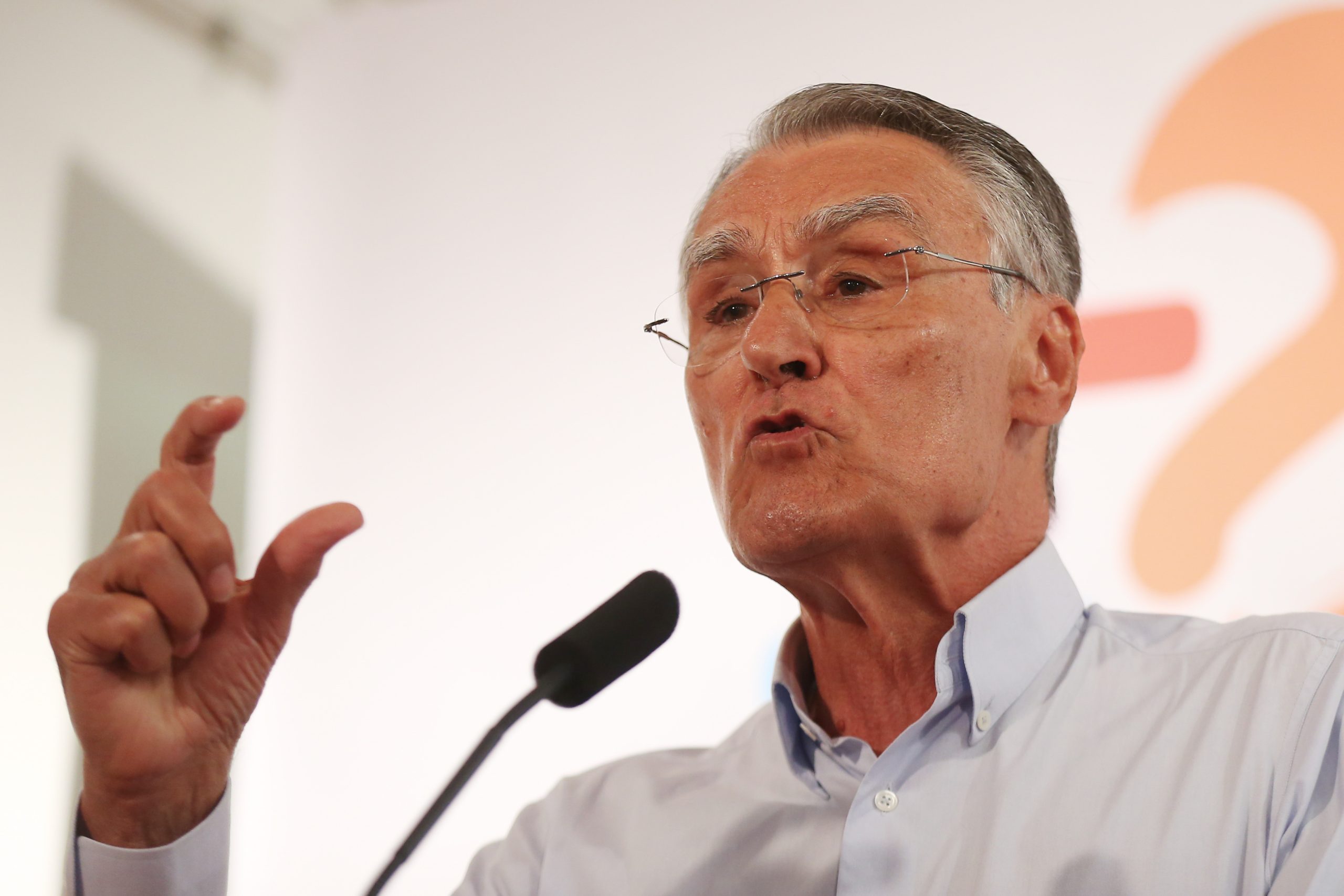 O “absurdo” da “demissão irrevogável” e “o parto da geringonça” nas memórias de Cavaco