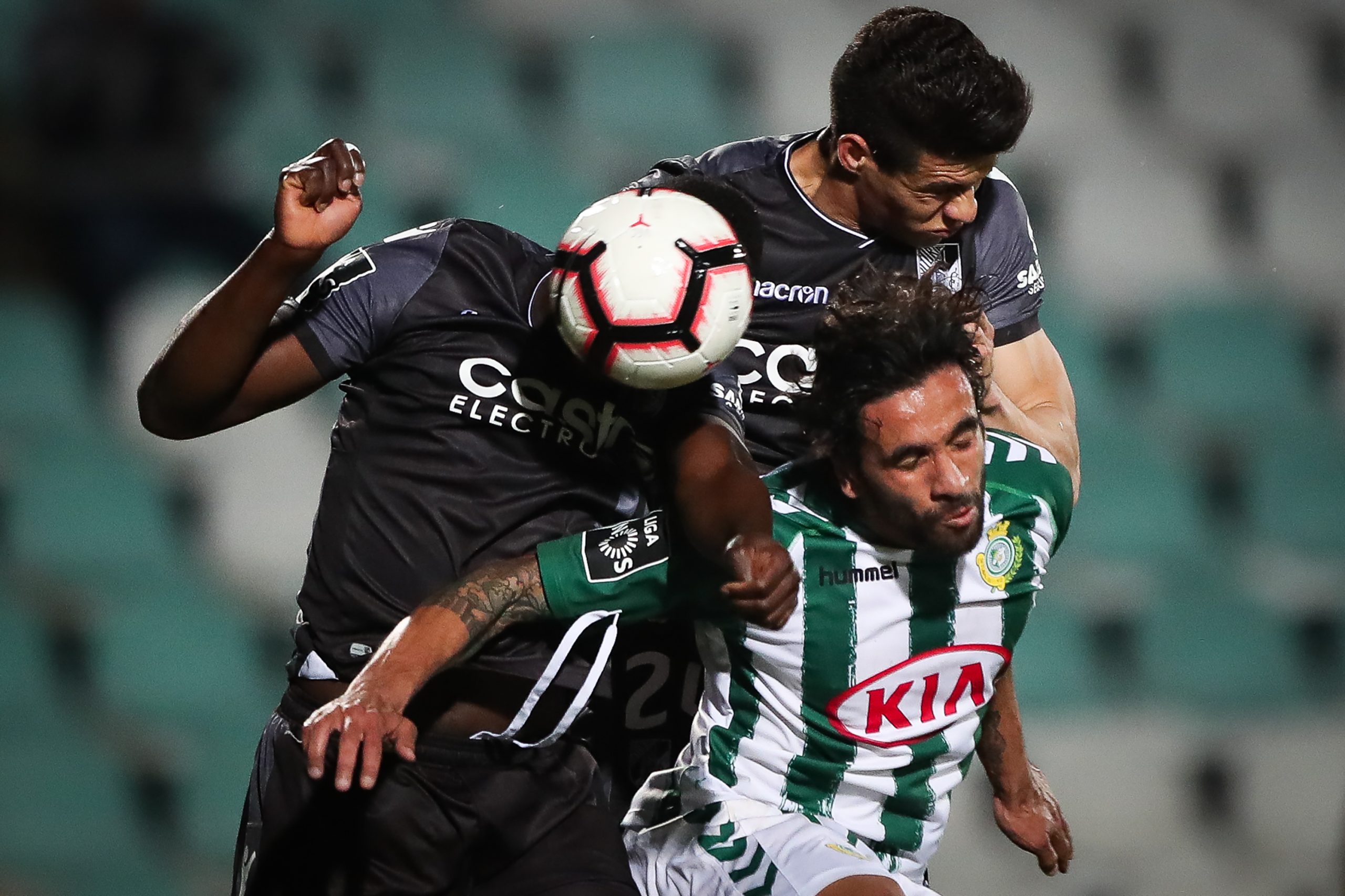 Vitória de Guimarães fica a cinco pontos do Moreirense ao empatar em Setúbal