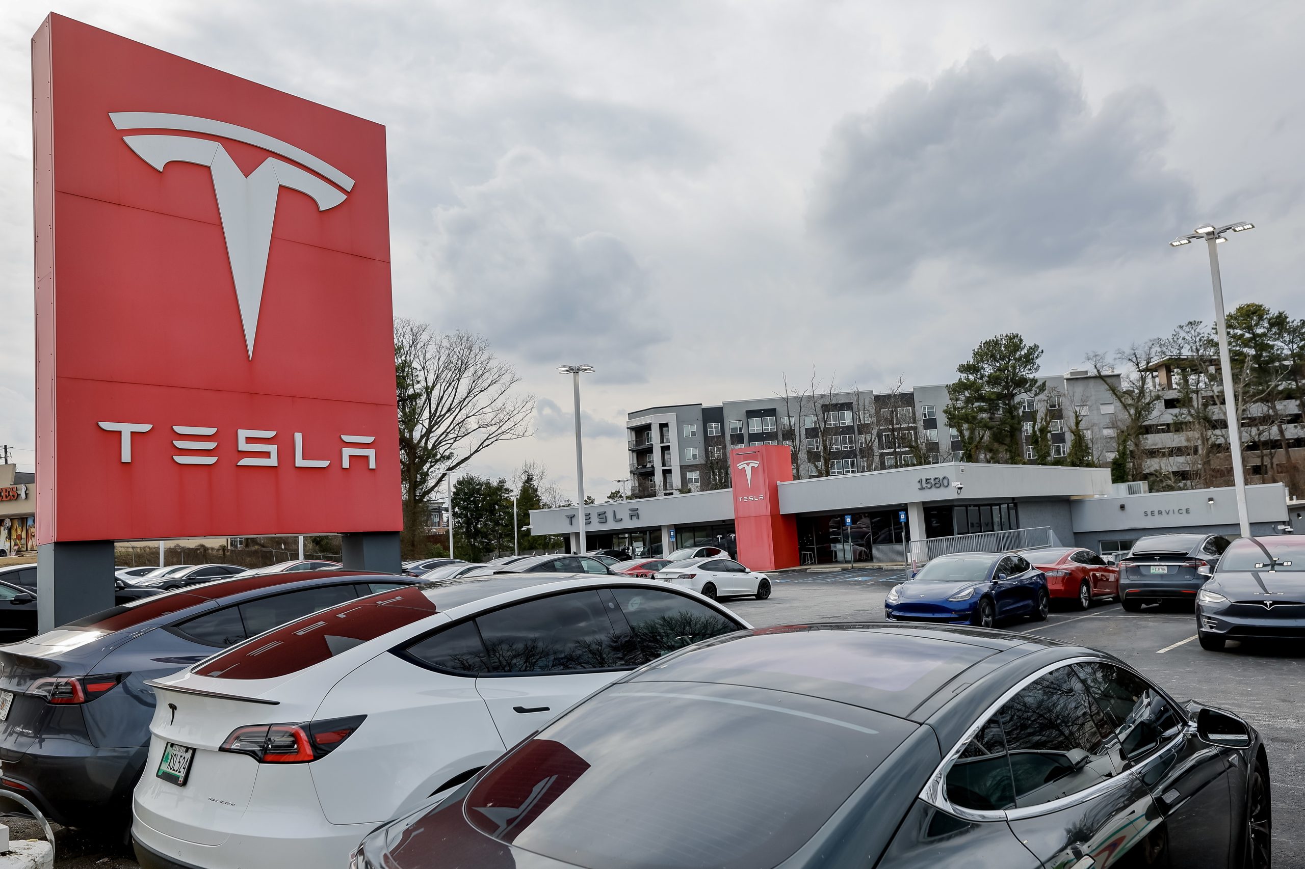 Imagens privadas de utilizadores de Tesla partilhadas entre trabalhadores