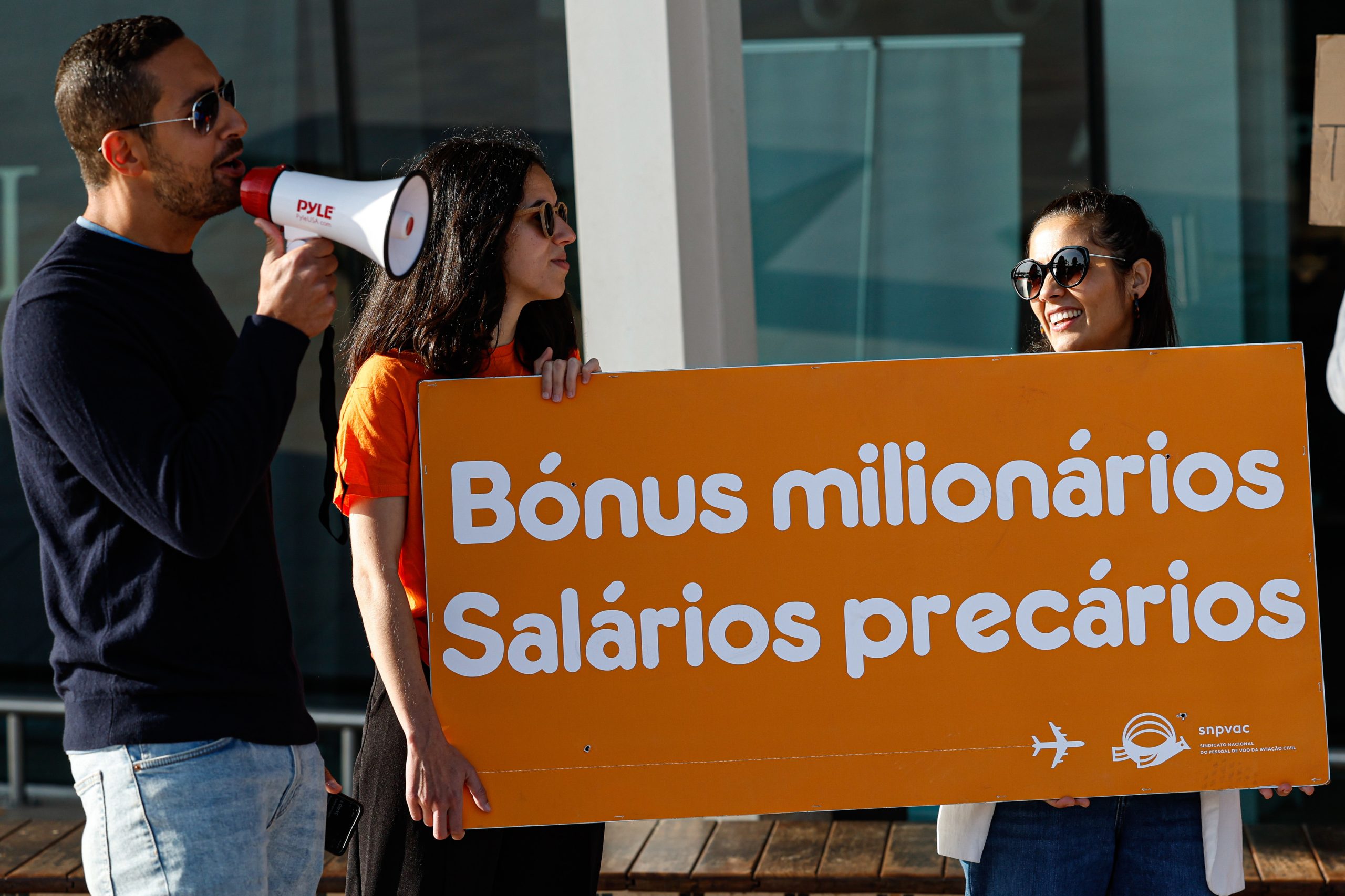 Quarto dia de greve dos tripulantes de cabine da easyJet com 100% de adesão, segundo o sindicato