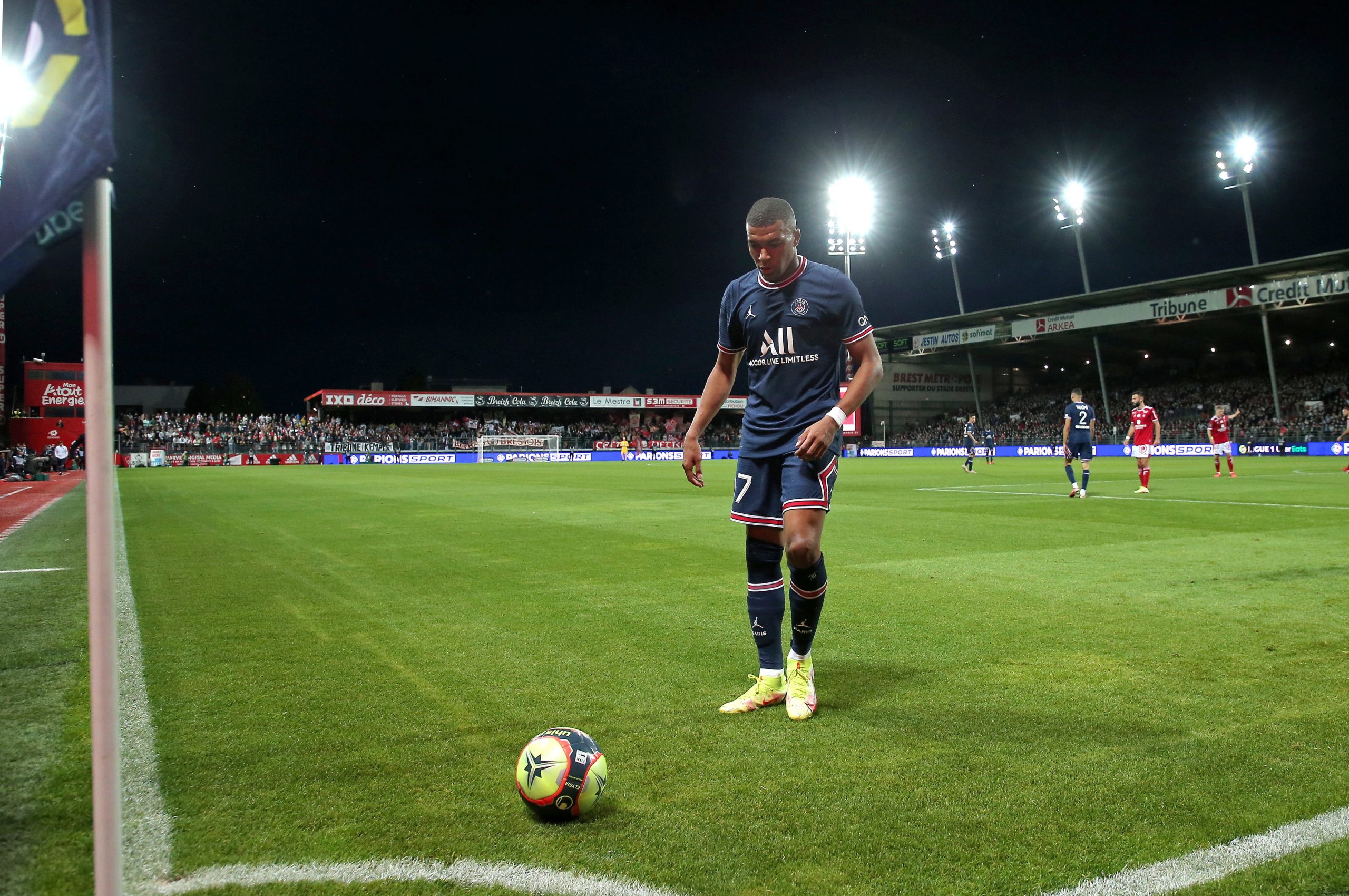 Kylian Mbappé diz que Messi e Ronaldo continuam a ser os melhores do mundo
