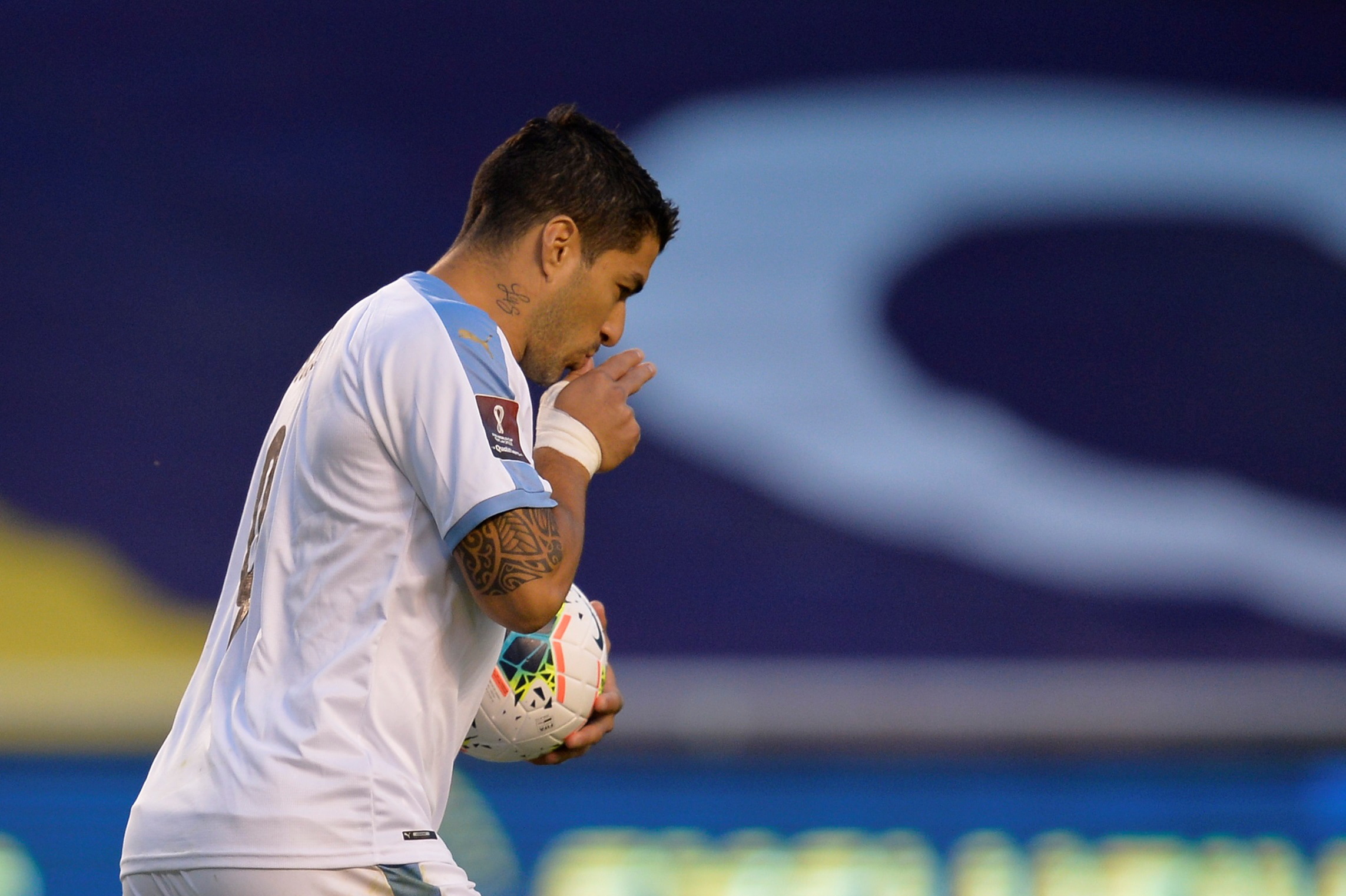 Luis Suárez tem teste positivo e desfalca Uruguai