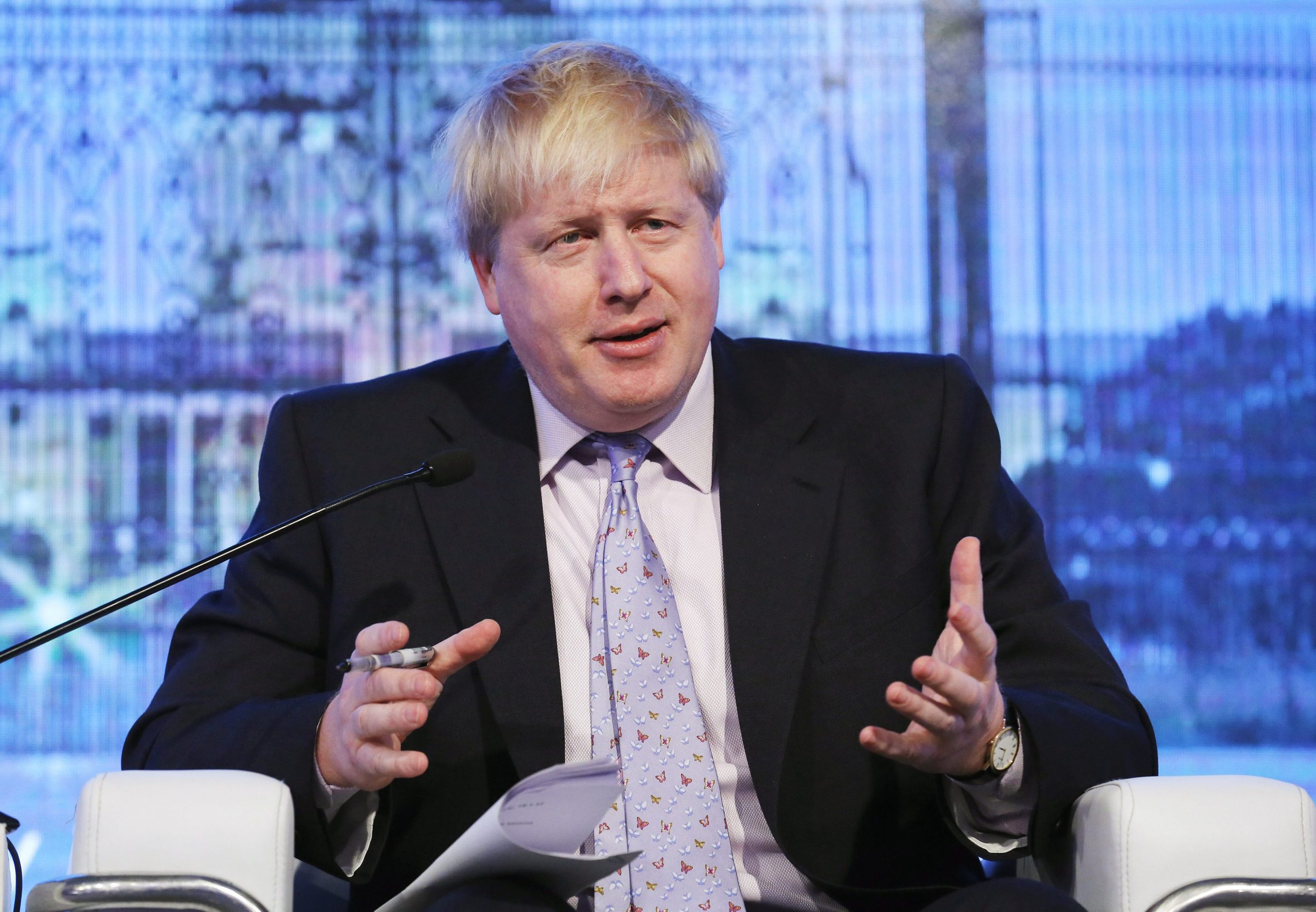 Reino Unido: Boris Johnson consegue isenção para cidadãos com dupla nacionalidade abrangidos por decreto de Trump