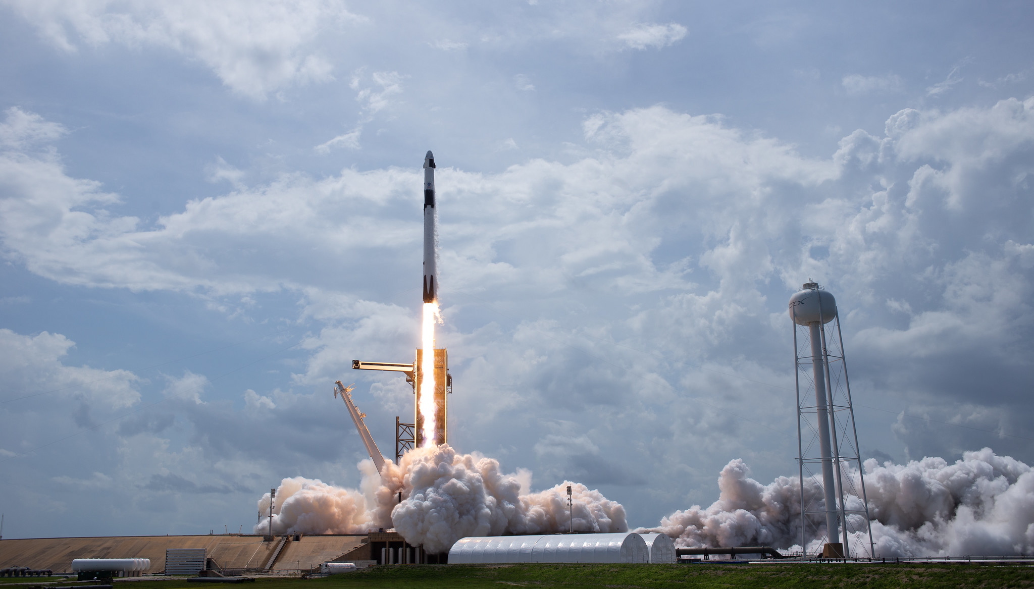 SpaceX lança mais 57 satélites para criar rede mundial de Internet de alta velocidade