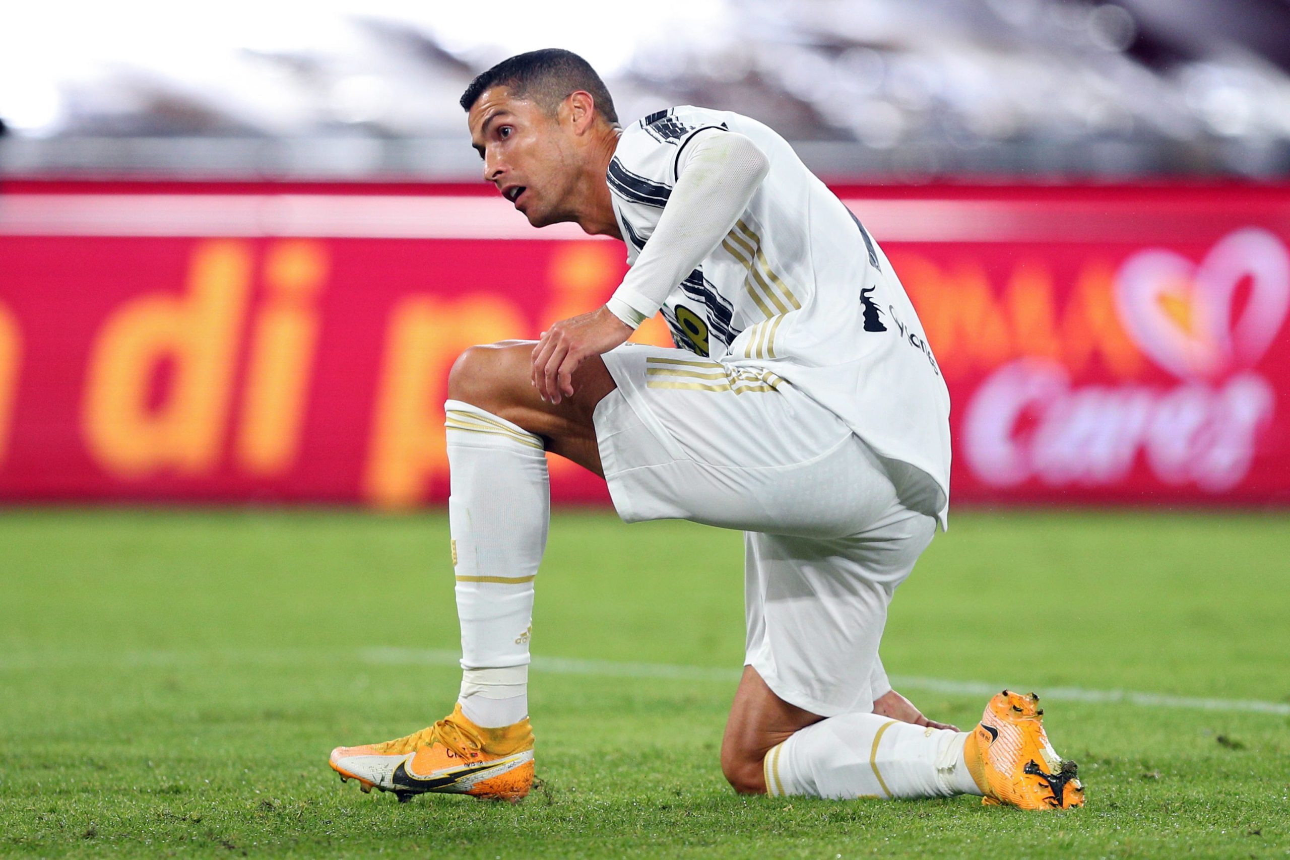 Cristiano Ronaldo convocado após negativo à covid-19. Mas vai ser suplente