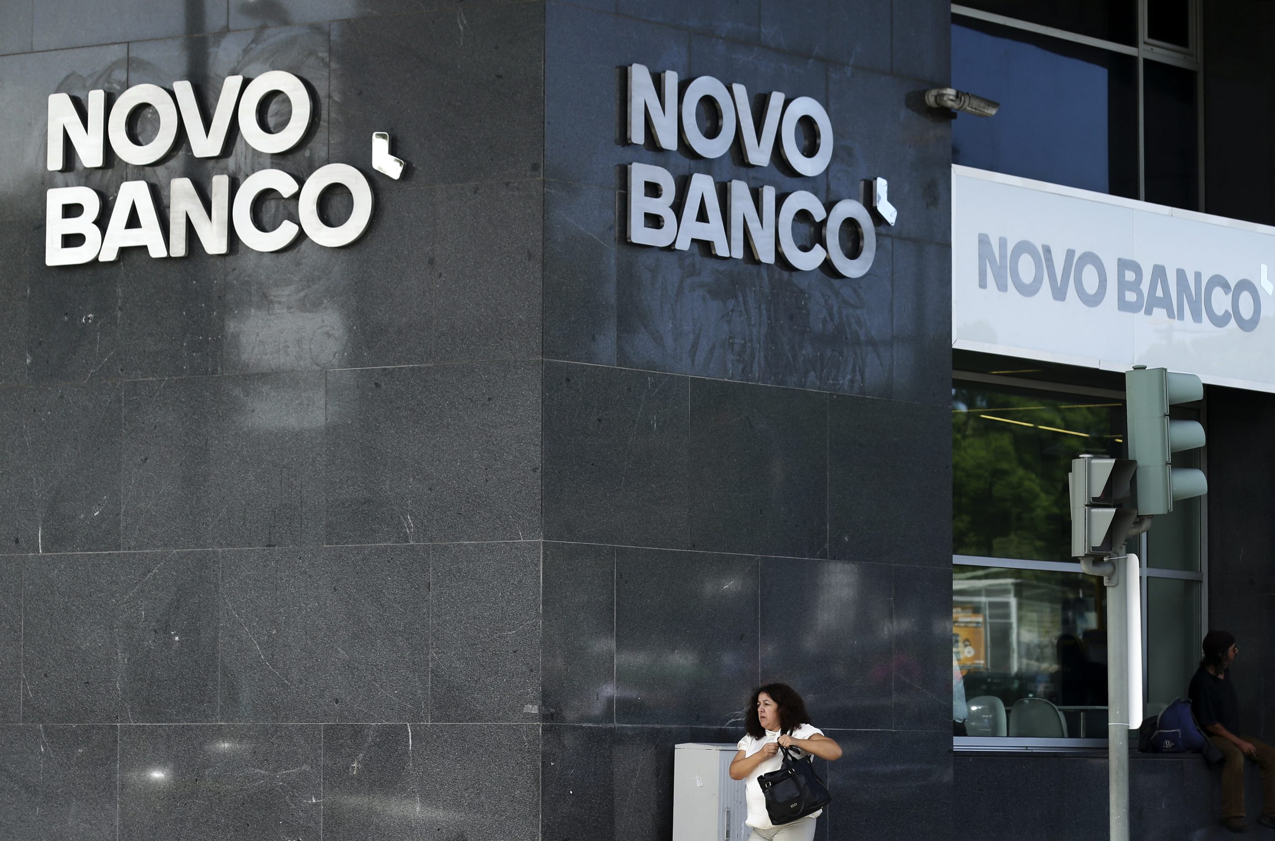 Novo Banco corta mais de 25% das estruturas de topo para reduzir custos