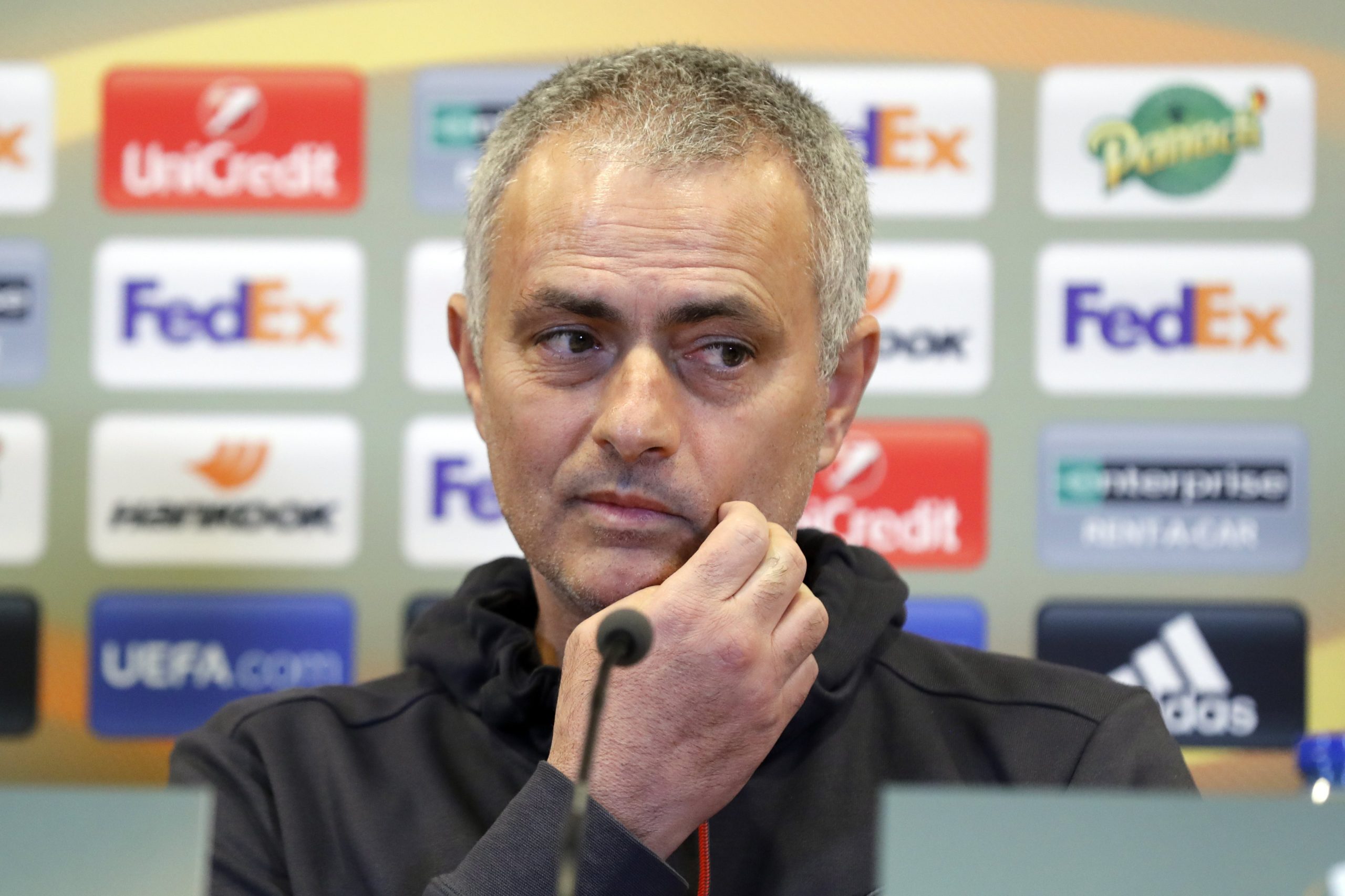 Mourinho não garante que Rooney fique no Manchester United até fim da época