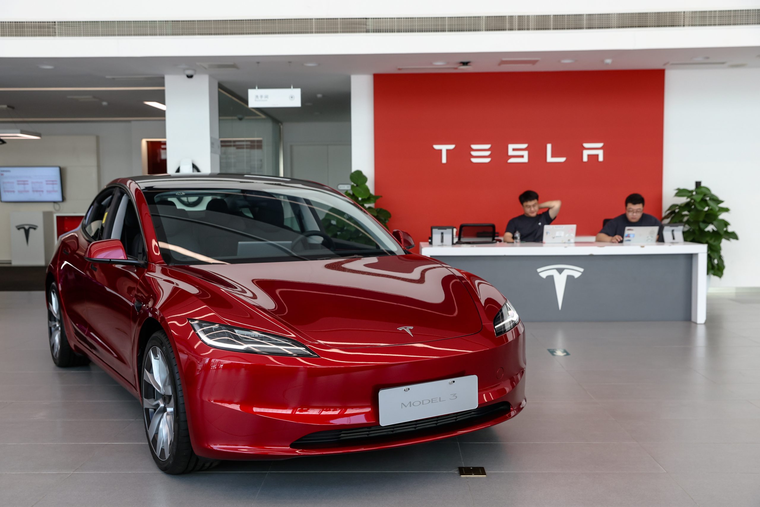Aviso erróneo de que bagageira não trancou obriga Tesla a recolher mais de 1,6 milhões de automóveis na China