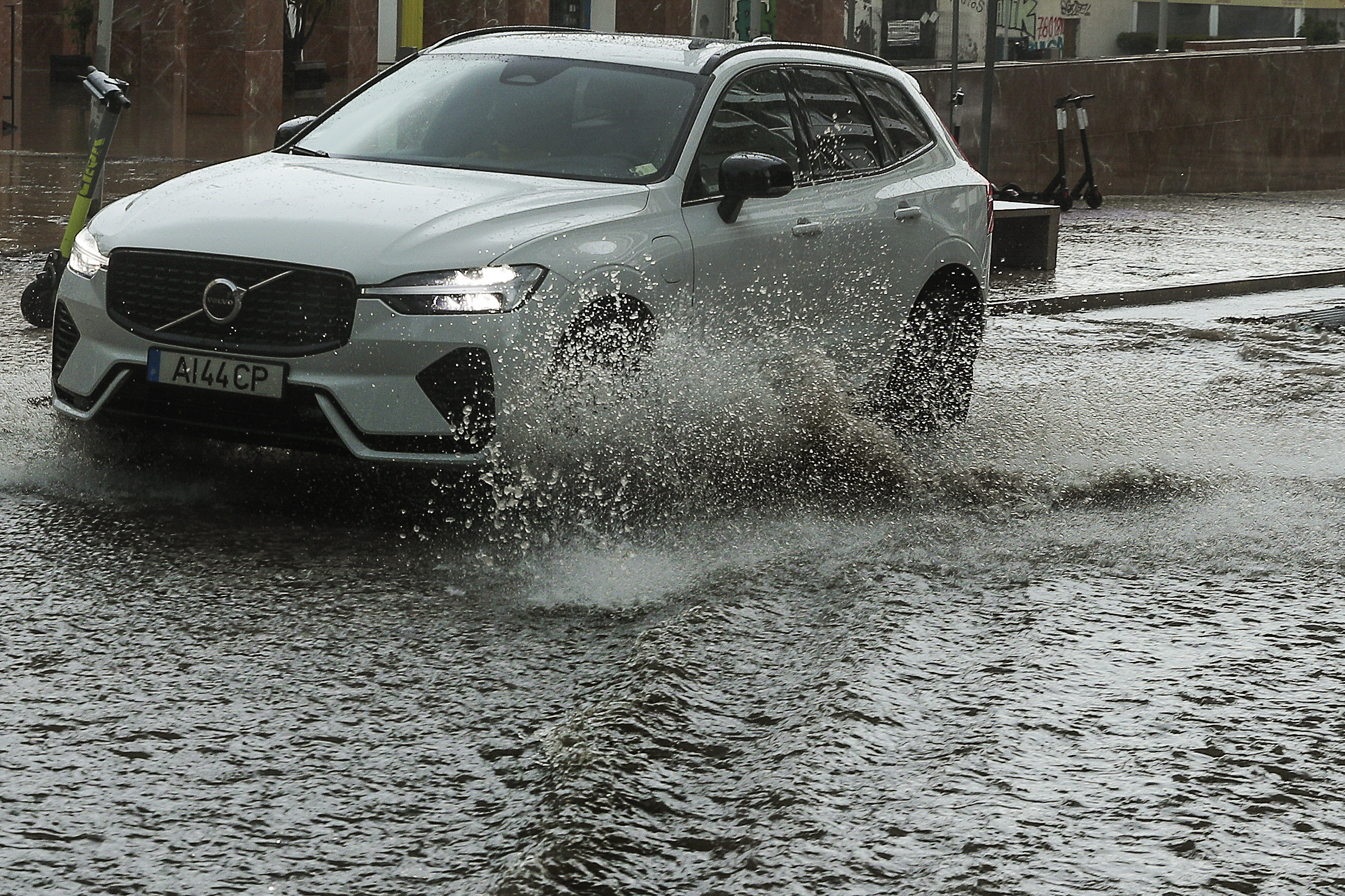 Lisboa, Setúbal, Beja e Faro continuam sob aviso amarelo devido à chuva