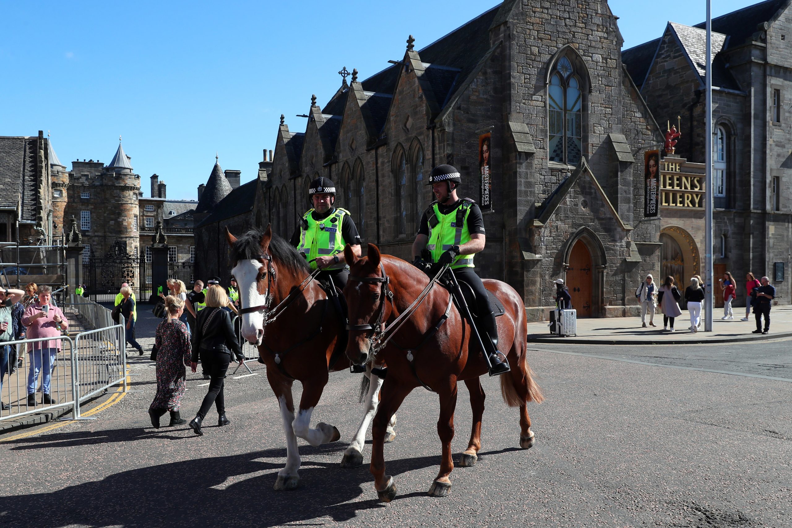 Isabel II: Edimburgo prepara-se para homenagem e despedida