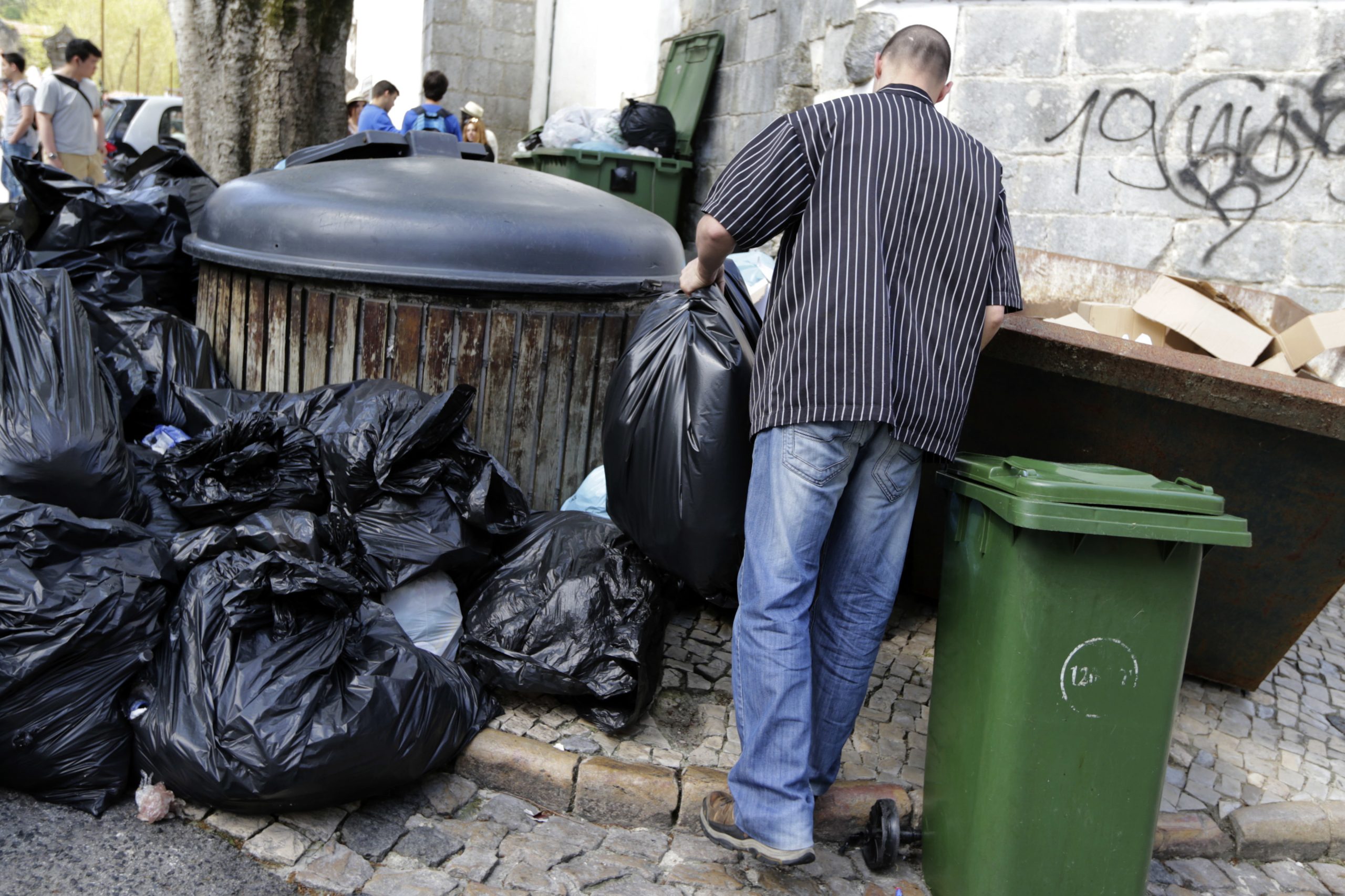 Greve da função pública começa esta noite nos hospitais e na recolha de lixo