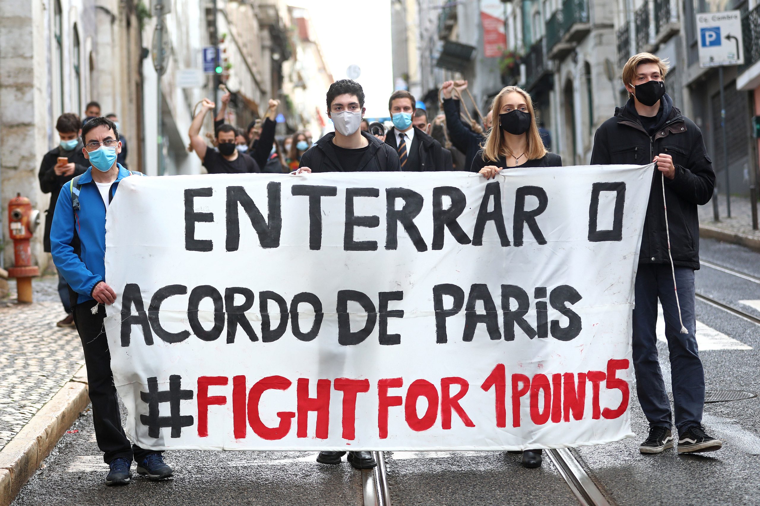 Climáximo critica e “enterra” em Lisboa Acordo de Paris “totalmente ineficaz”