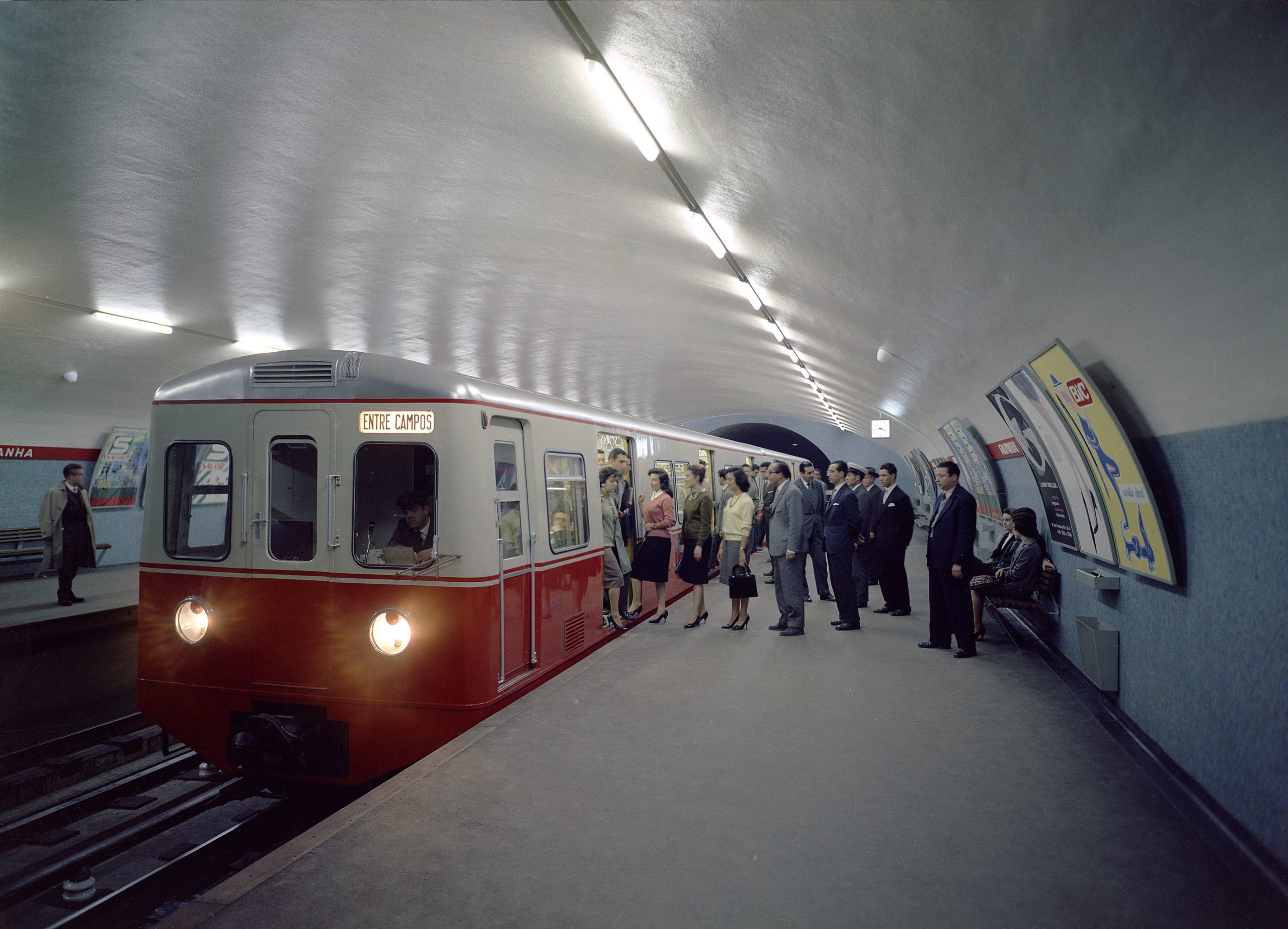 Metro de Lisboa começou a ser construído há 65 anos e deixou a cidade curiosa