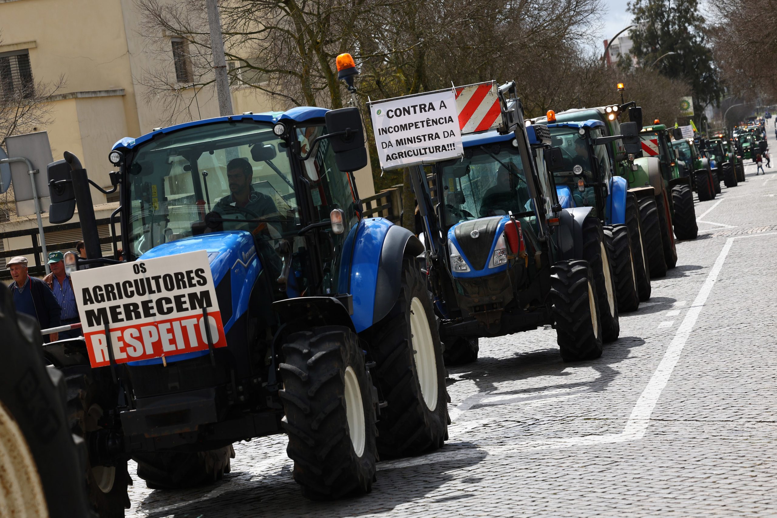 Polícia obrigada a intervir durante manifestação de agricultores em Évora