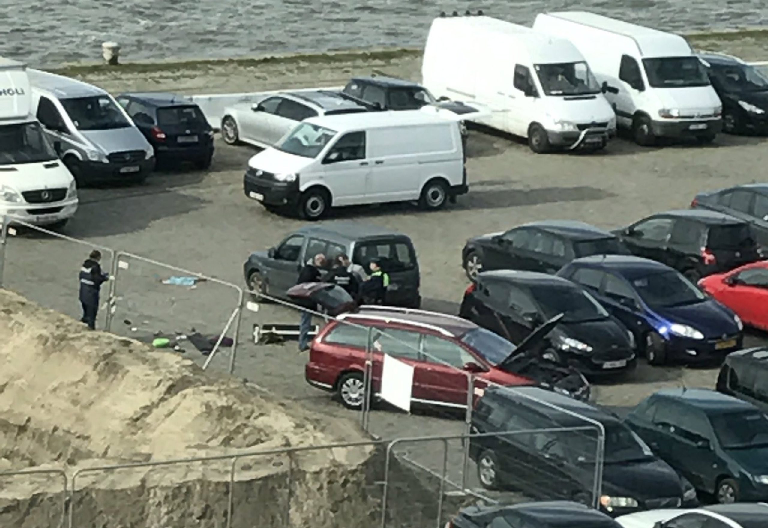 Bélgica: Identificado condutor de carro que avançou  a alta velocidade em rua comercial