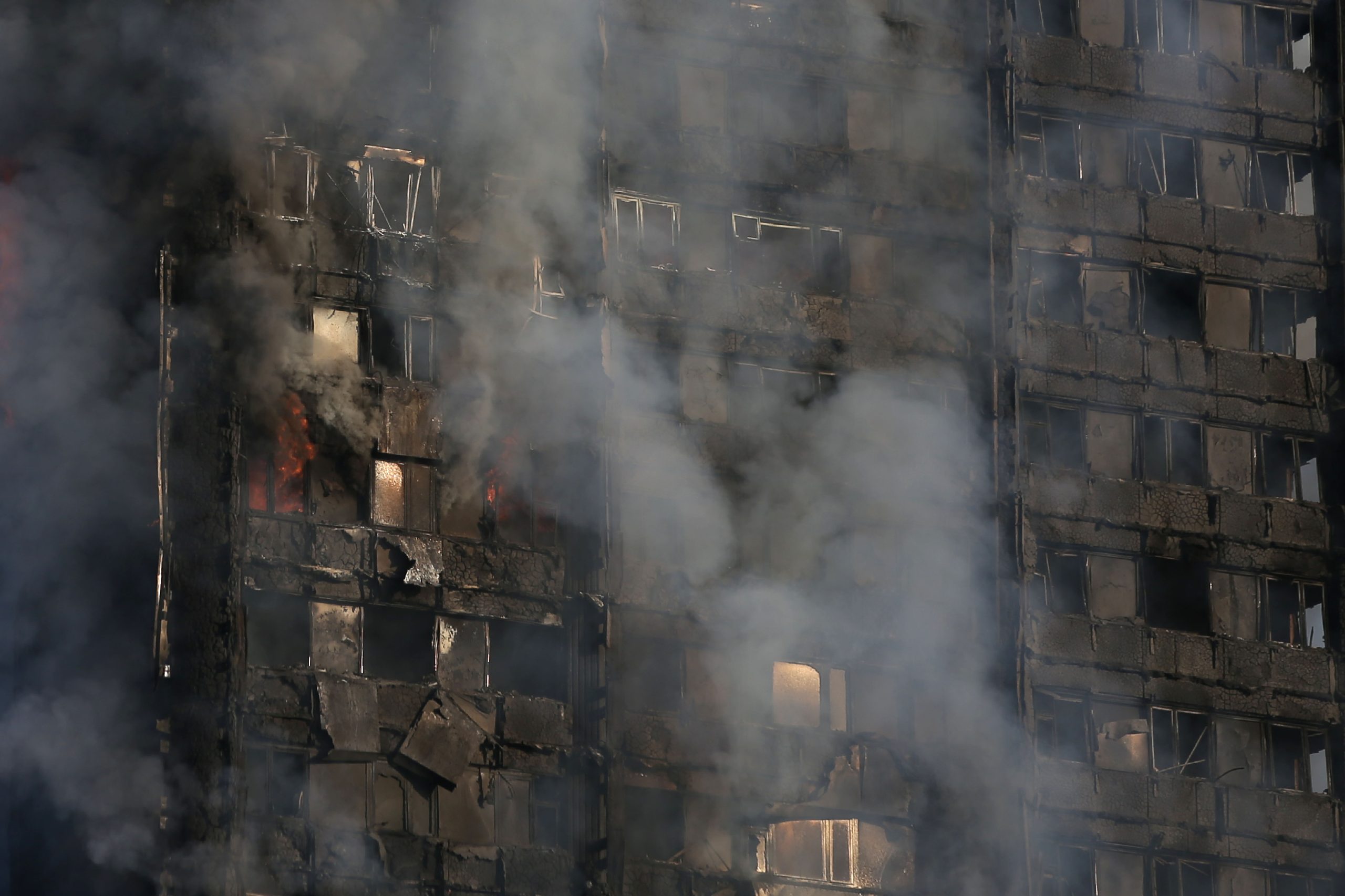 Desalojados por incêndio em Londres recebem “onda de solidariedade” da comunidade portuguesa