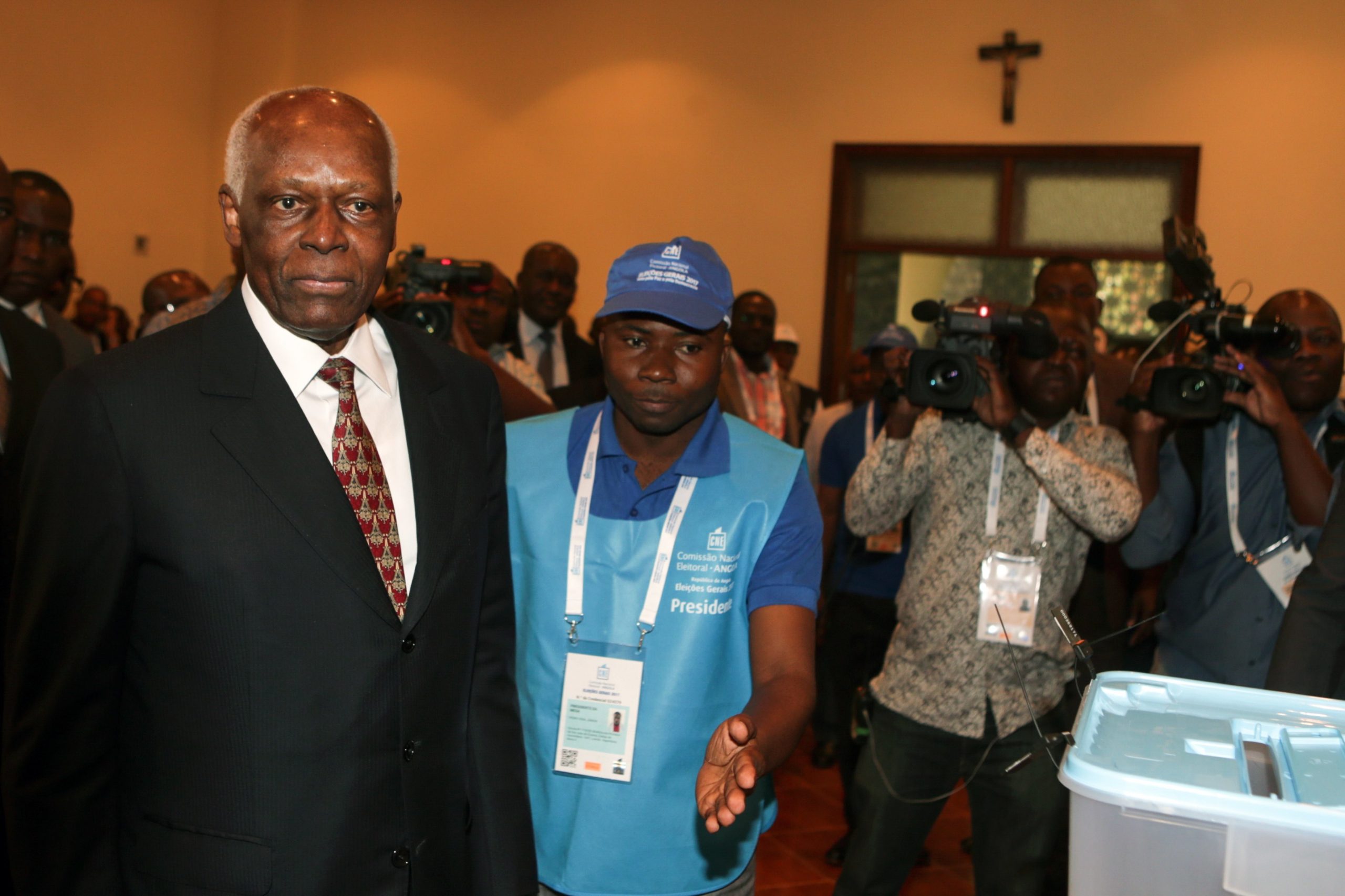 José Eduardo dos Santos na primeira reunião do Conselho da República de Angola