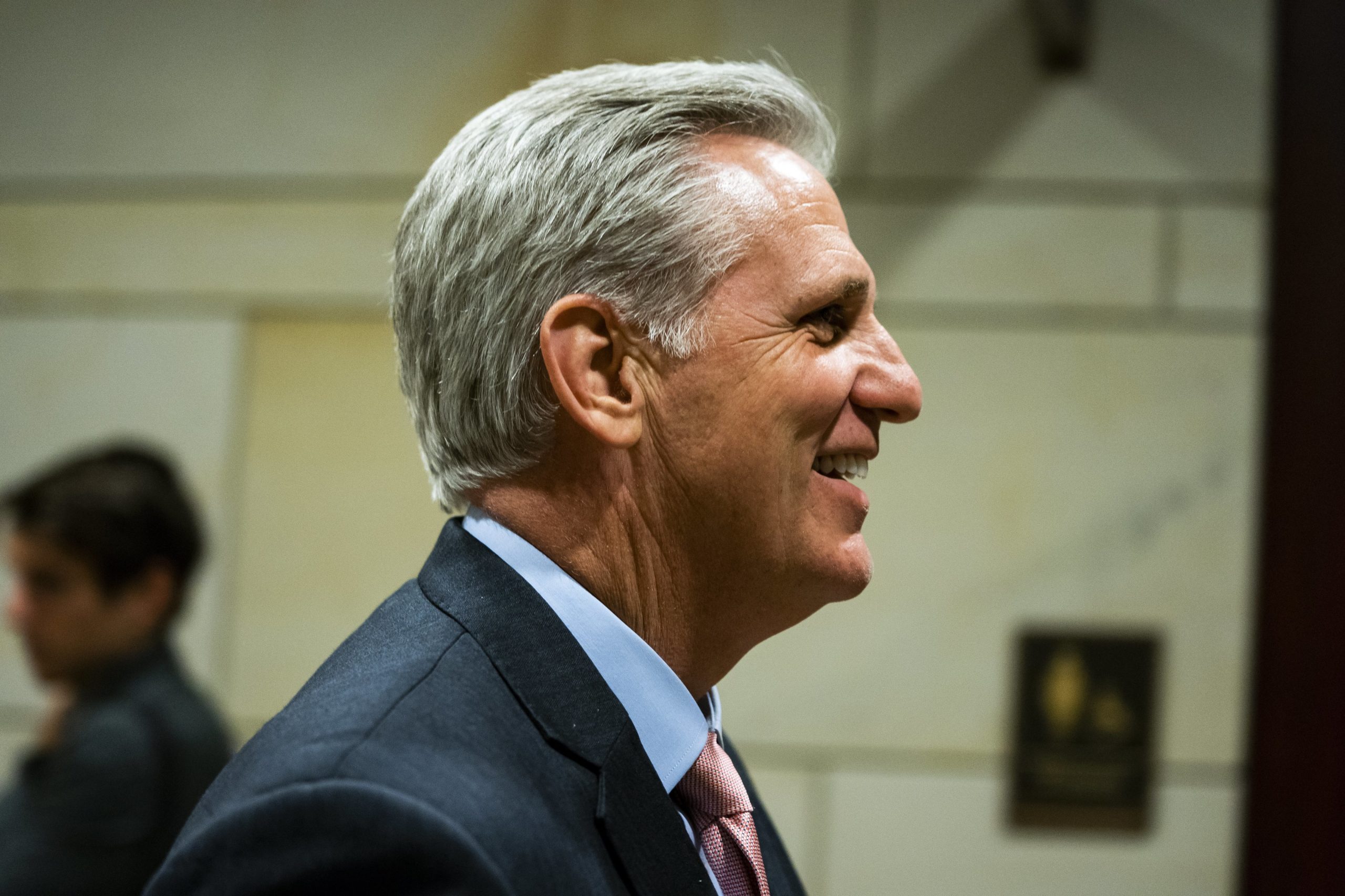 Republicanos escolhem Kevin McCarthy para líder da Câmara de Representantes