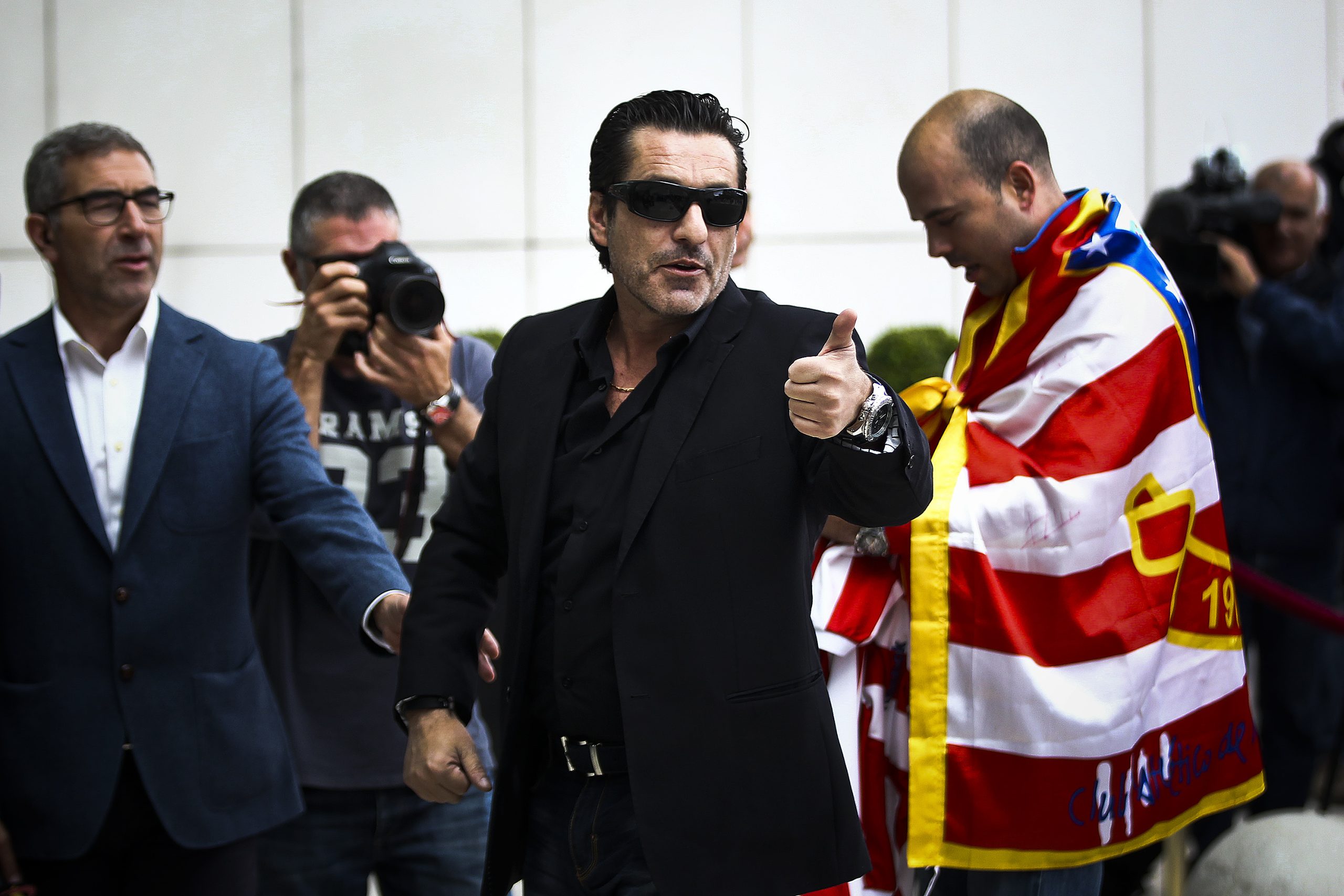 Futre homenageado antes do embate entre Atlético de Madrid e Sporting