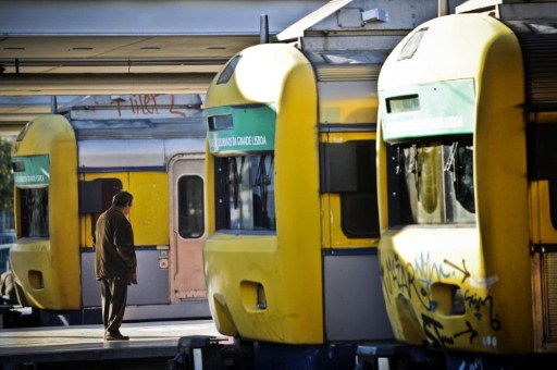 Comboios atrasados na Linha de Cascais devido a passageiro com “doença súbita”. Situação já está a voltar ao normal