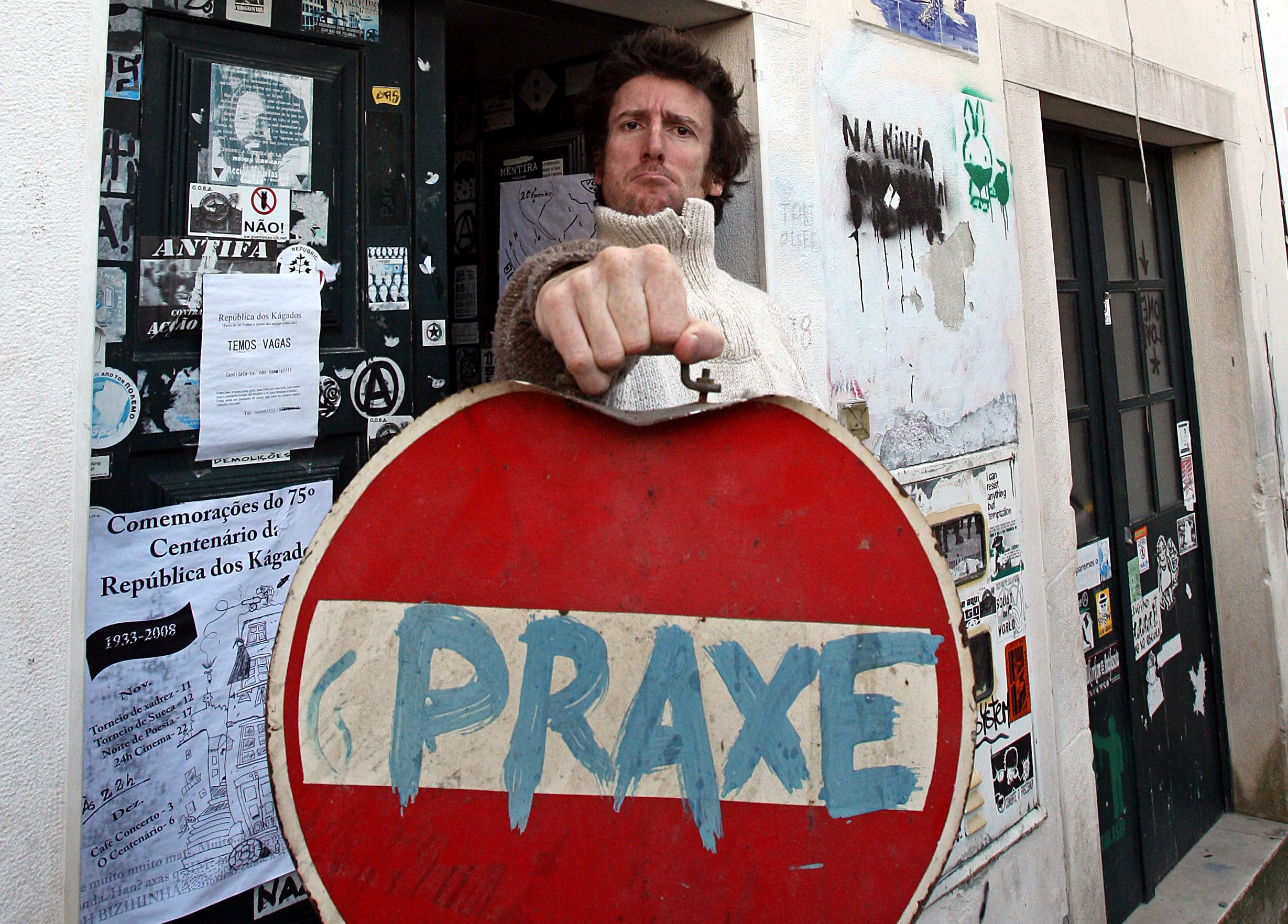 Levantámos a capa sobre a praxe