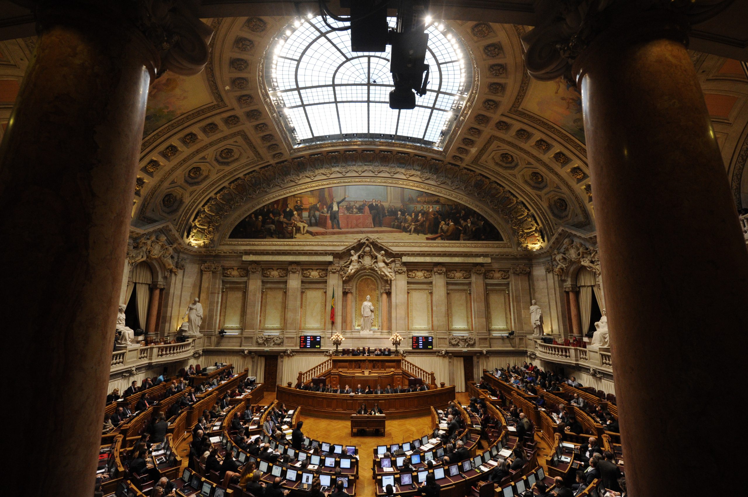 Acabaram as férias. Parlamento volta ao trabalho esta quinta-feira com a Venezuela no sumário