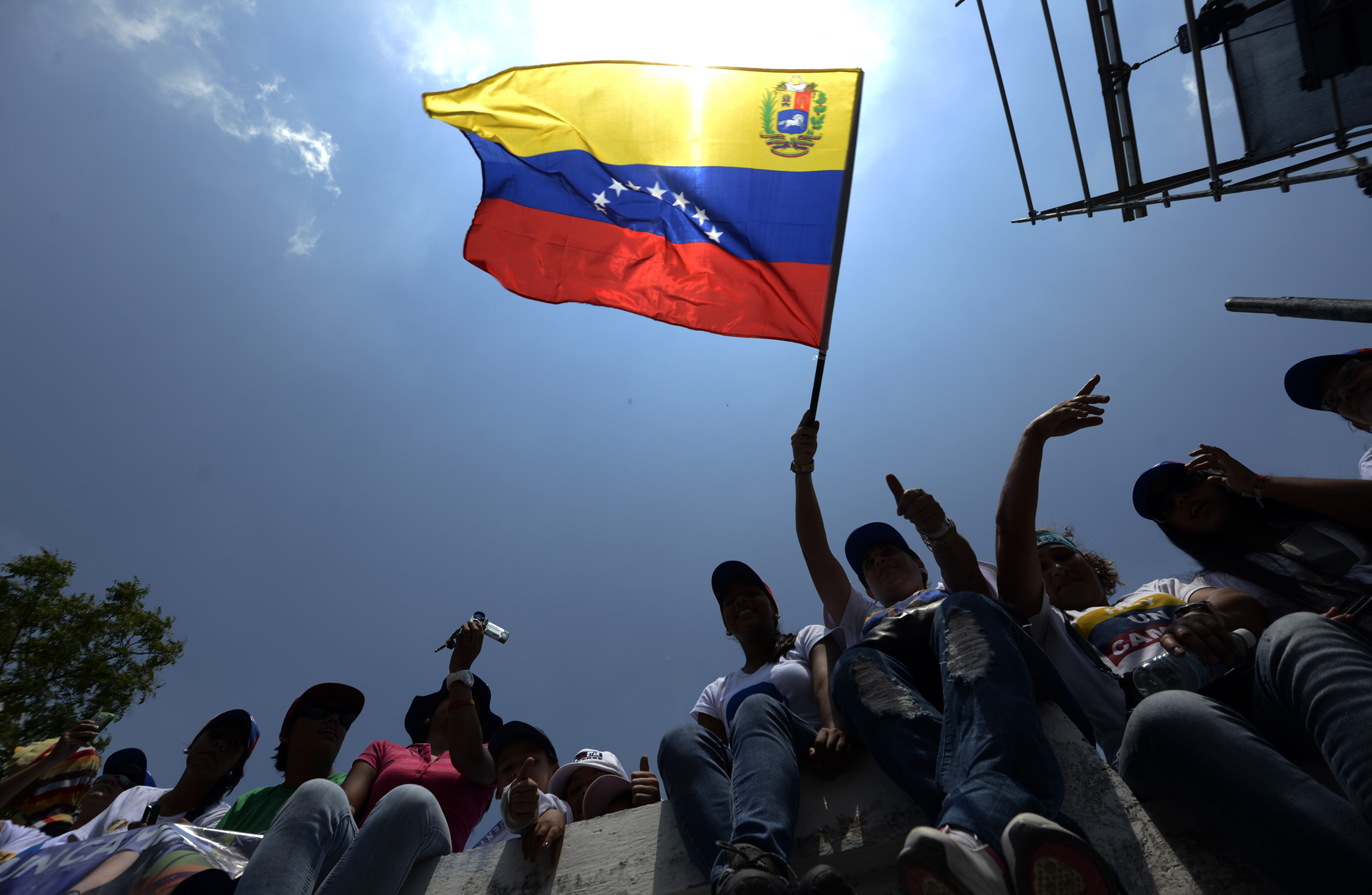 Ataque EUA à Venezuela. Houve violação do direito internacional e o que vai ser do petróleo venezuelano?