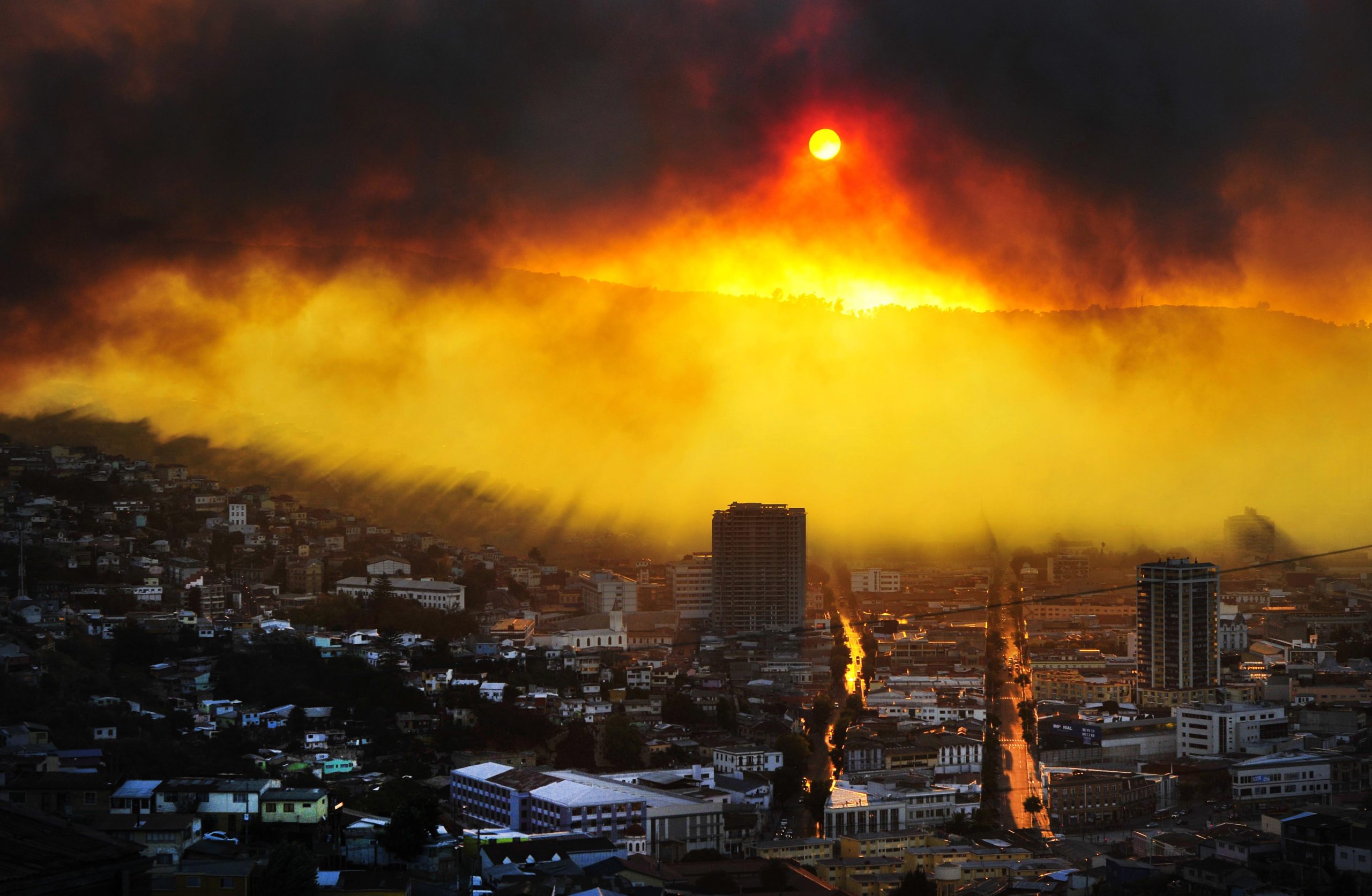 Ex-bombeiro preso por incêndio que causou 137 mortos no Chile