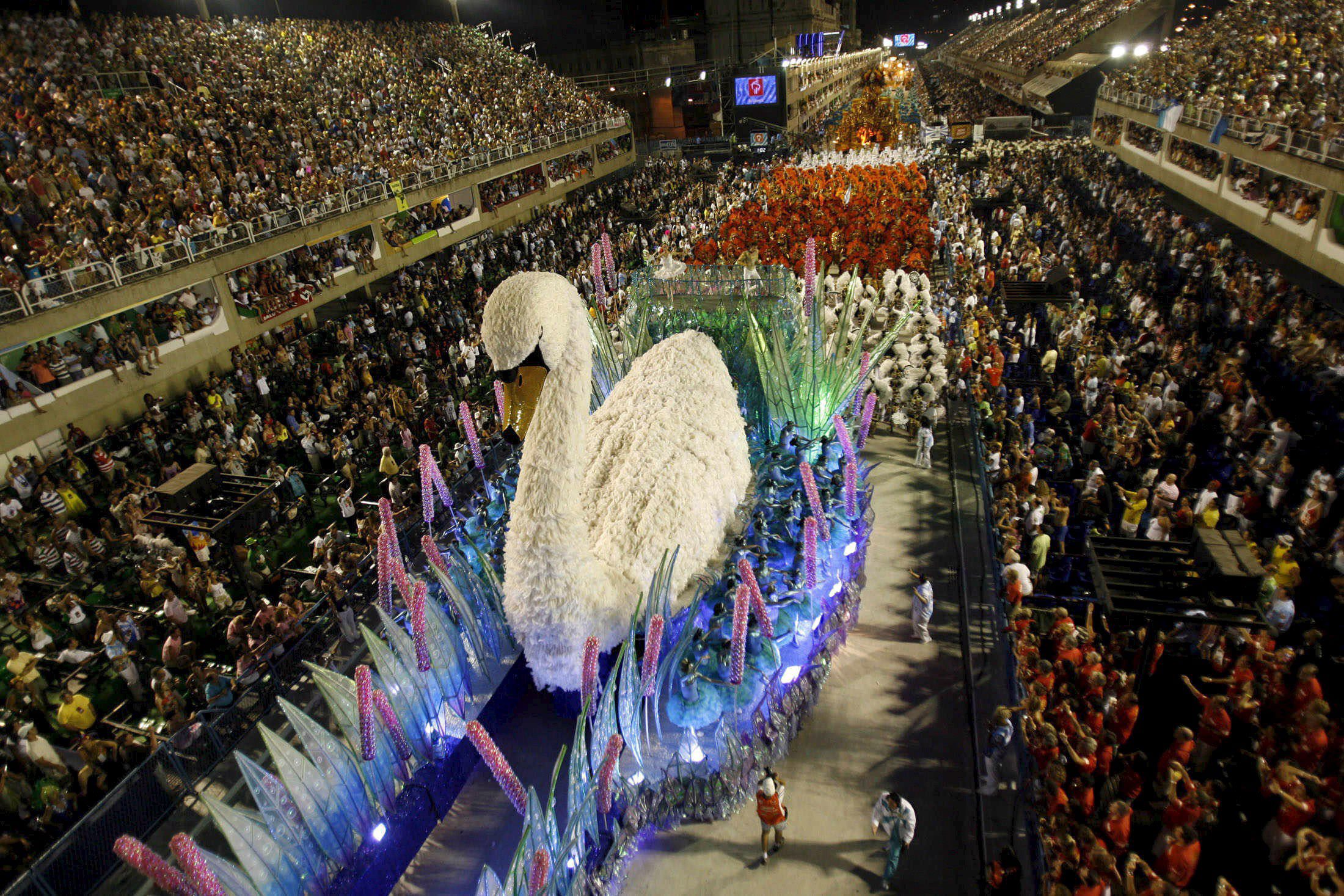 “O maior espetáculo na terra”. O carnaval do Rio brilha com as escolas de samba