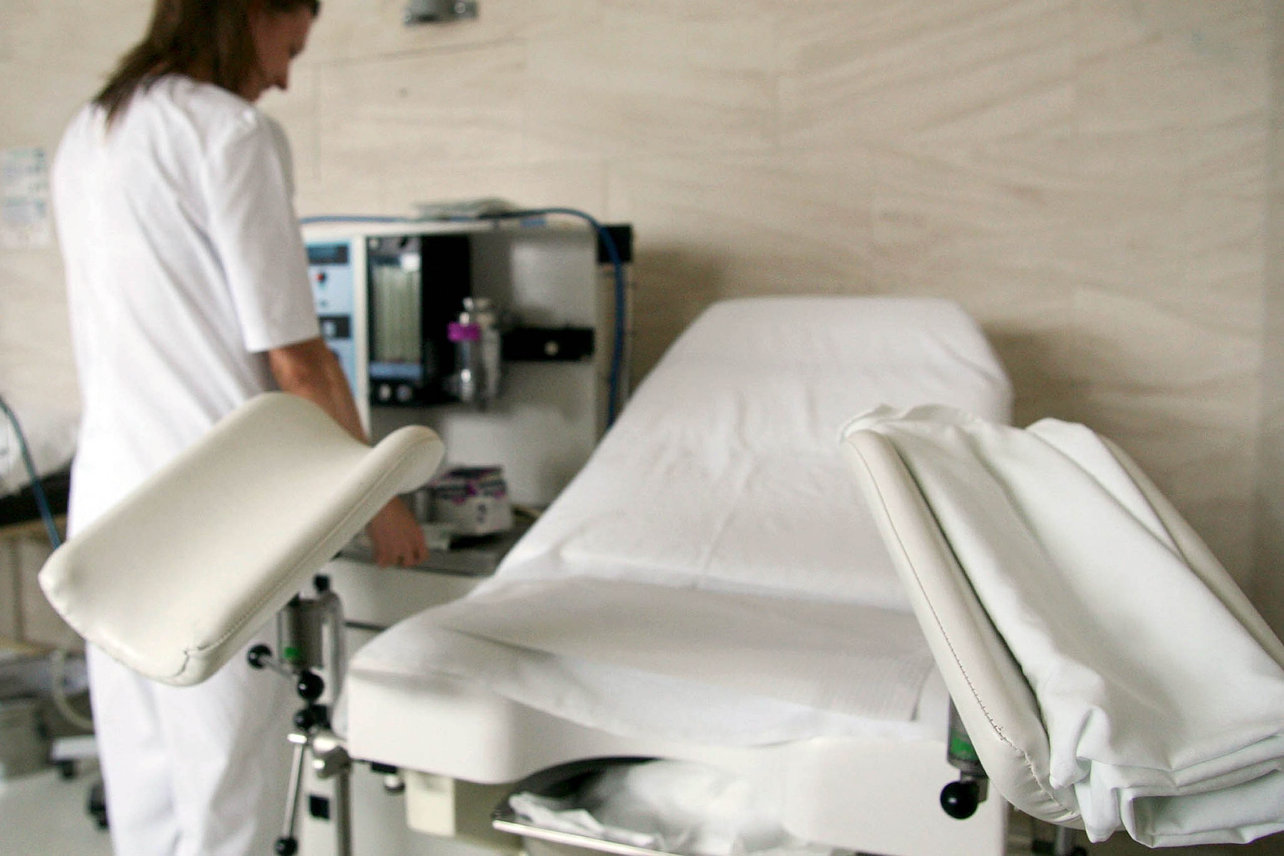 Interrupção Voluntária da Gravidez “em certos” centros de saúde obedecerá a normas e só após formação