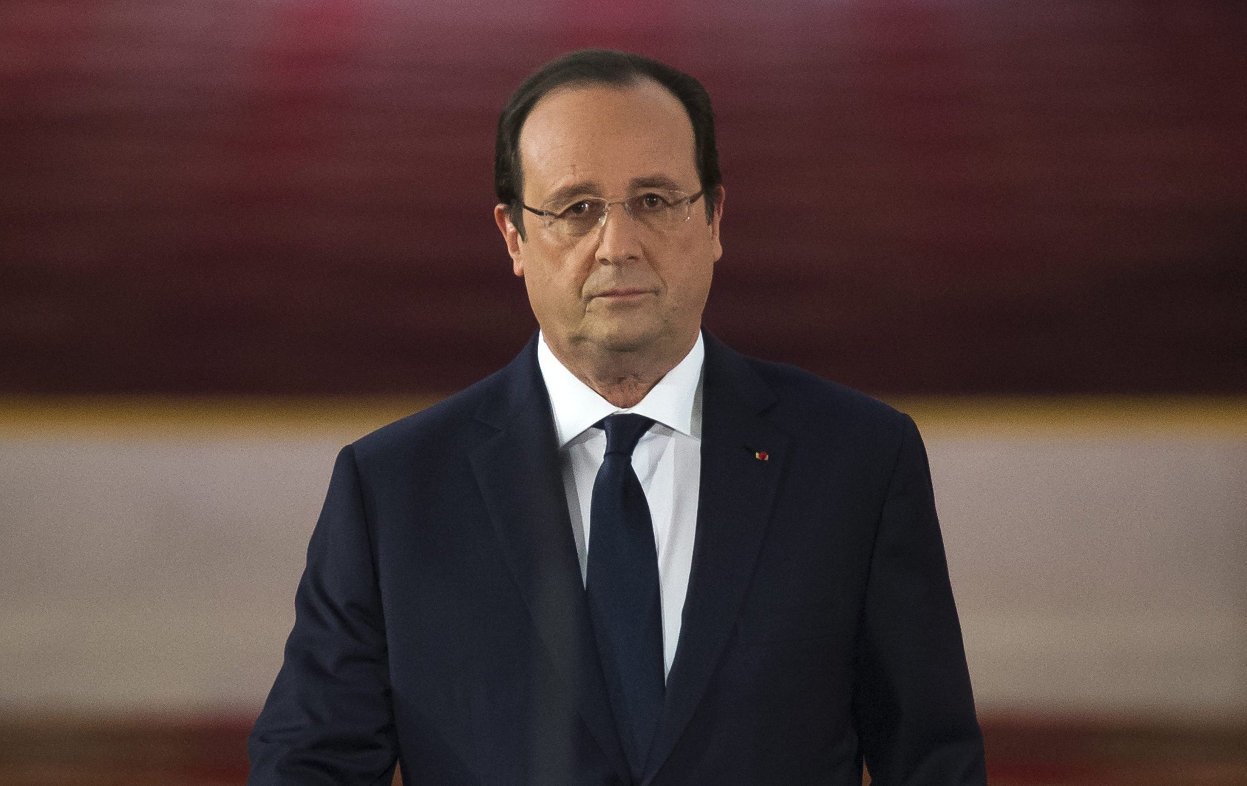 França quer prolongar estado de emergência até às eleições presidenciais