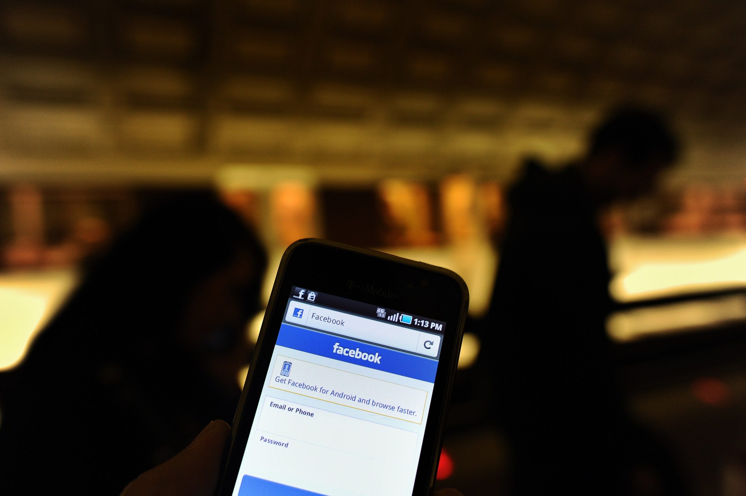 Condenado homem que publicou fotos da ex-namorada nua em perfis falsos do Facebook