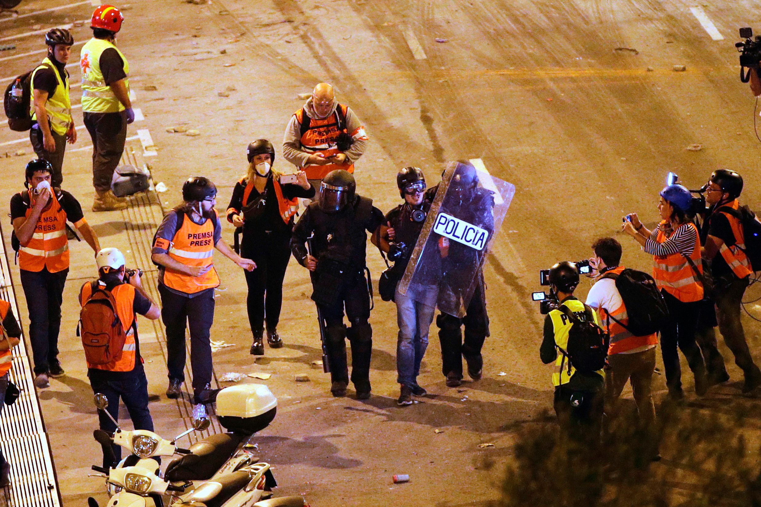 Quase 300 polícias feridos em confrontos com manifestantes na Catalunha