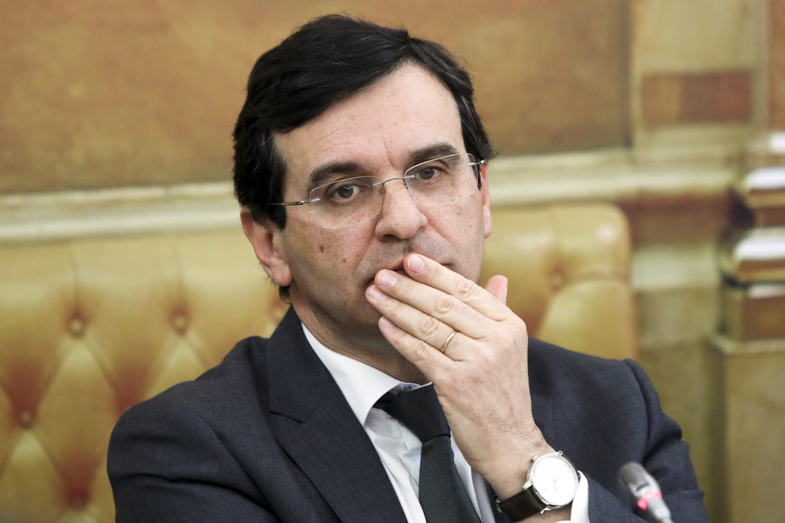 Ministro da Saúde diz que não pode corrigir num ano o que foi desvalorizado em quatro