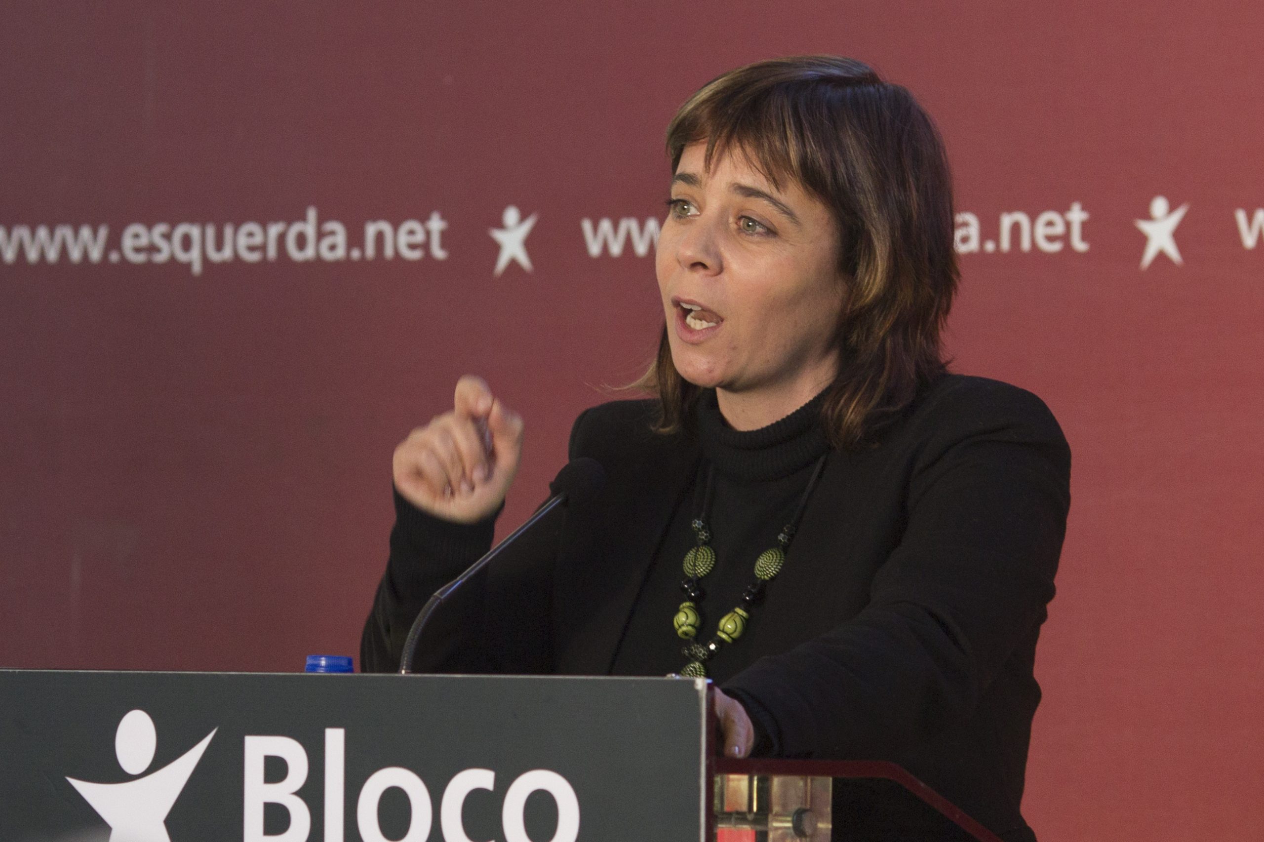 Offshore: Catarina Martins acusa PSD/CDS-PP de “varrerem para debaixo do tapete” 10 mil milhões de euros