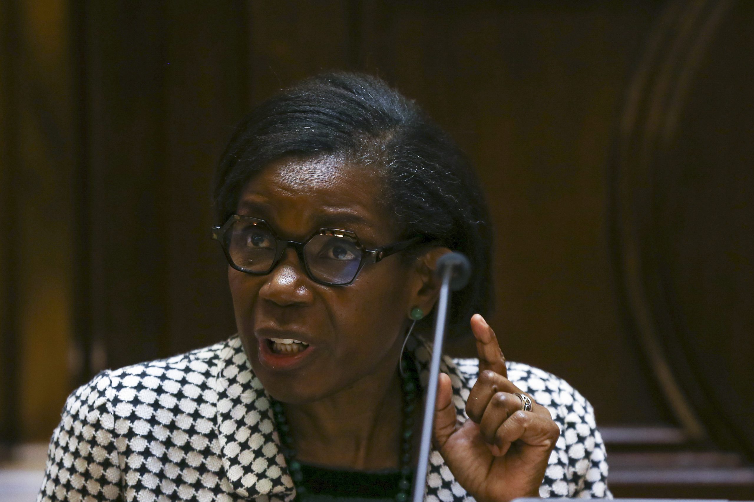 Ministra da Justiça afirma que não será fácil avaliar fraudes na vacinação contra a covid-19
