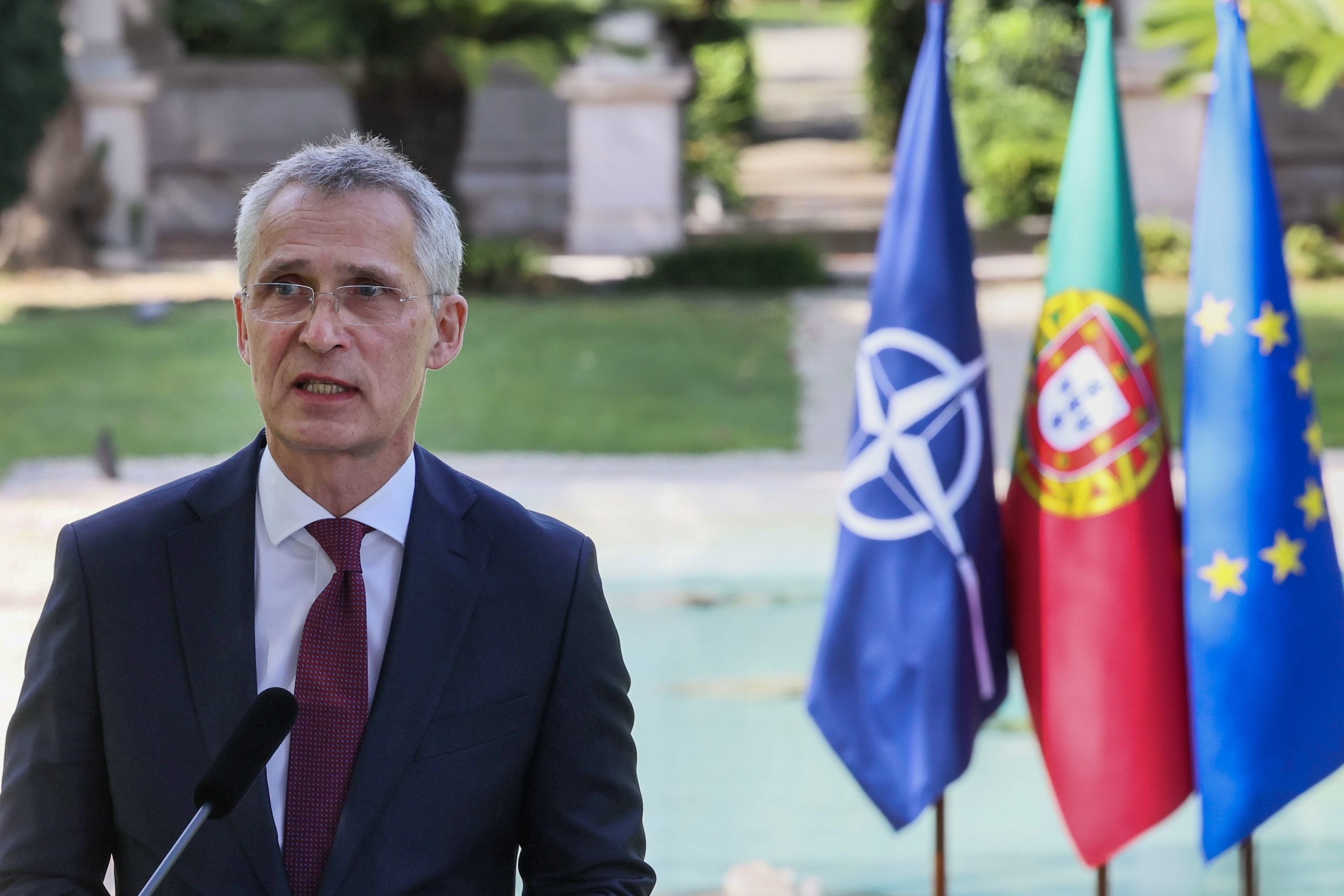 Líder da NATO em Lisboa espera que cimeira de julho envie “forte sinal de apoio” e mais fundos dos aliados