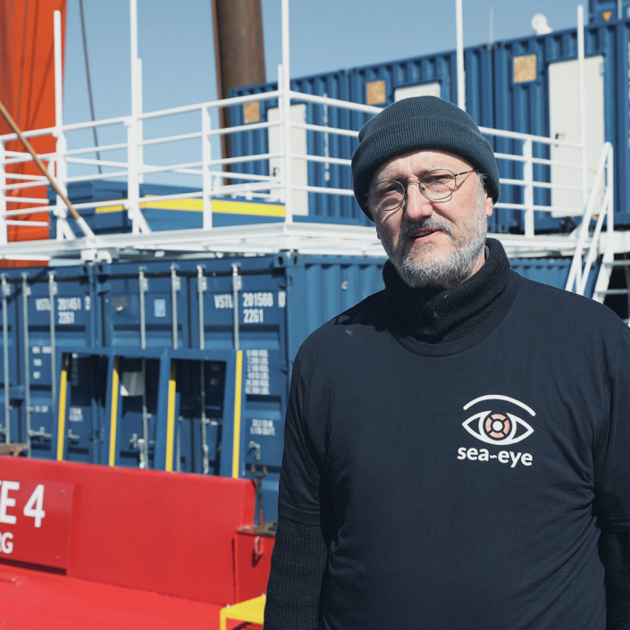 Michael Wüstenberg, o bispo num barco que vai salvar vidas para o Mediterrâneo