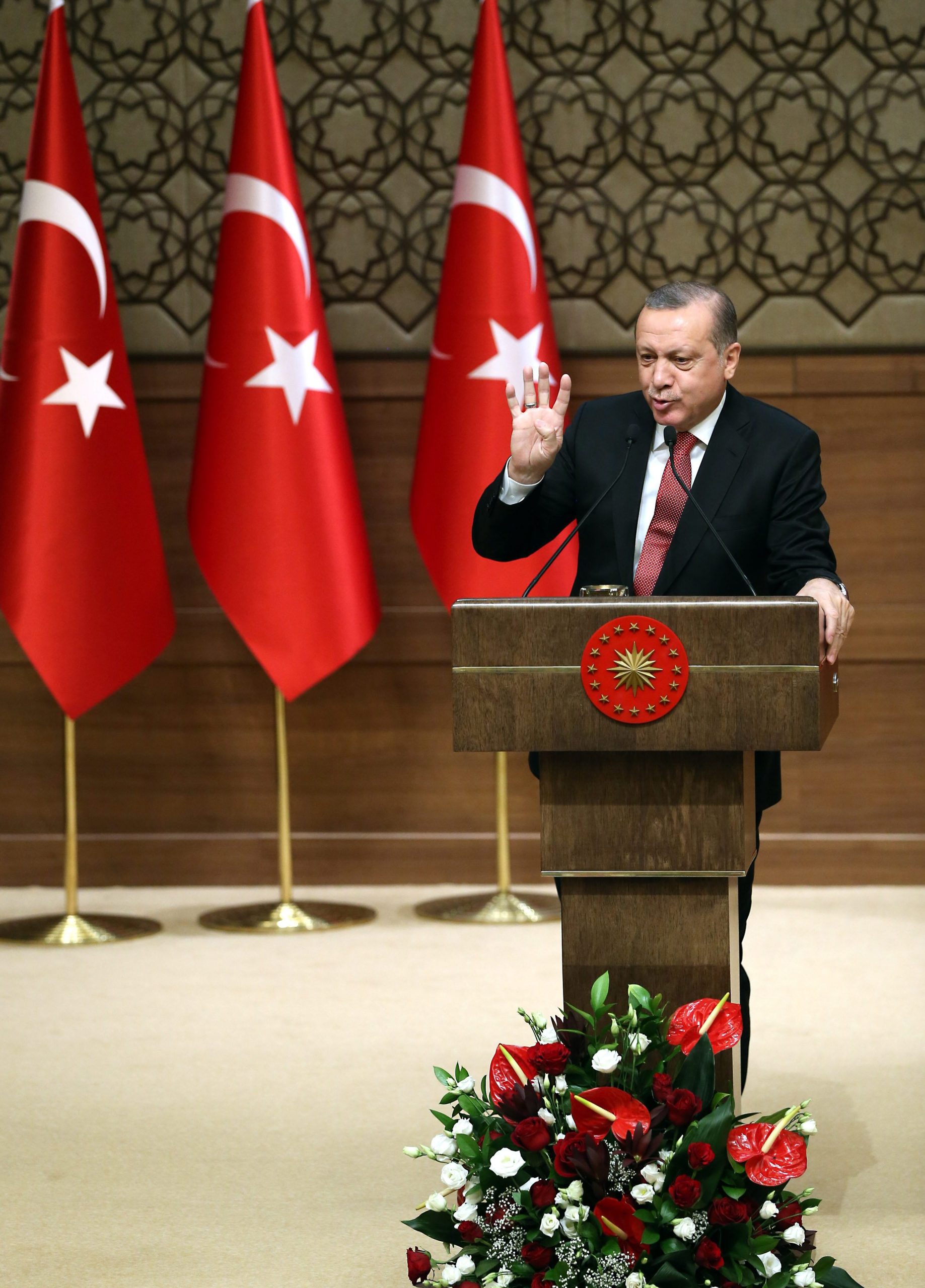 Presidente da Turquia reivindica vitória e felicita aliado