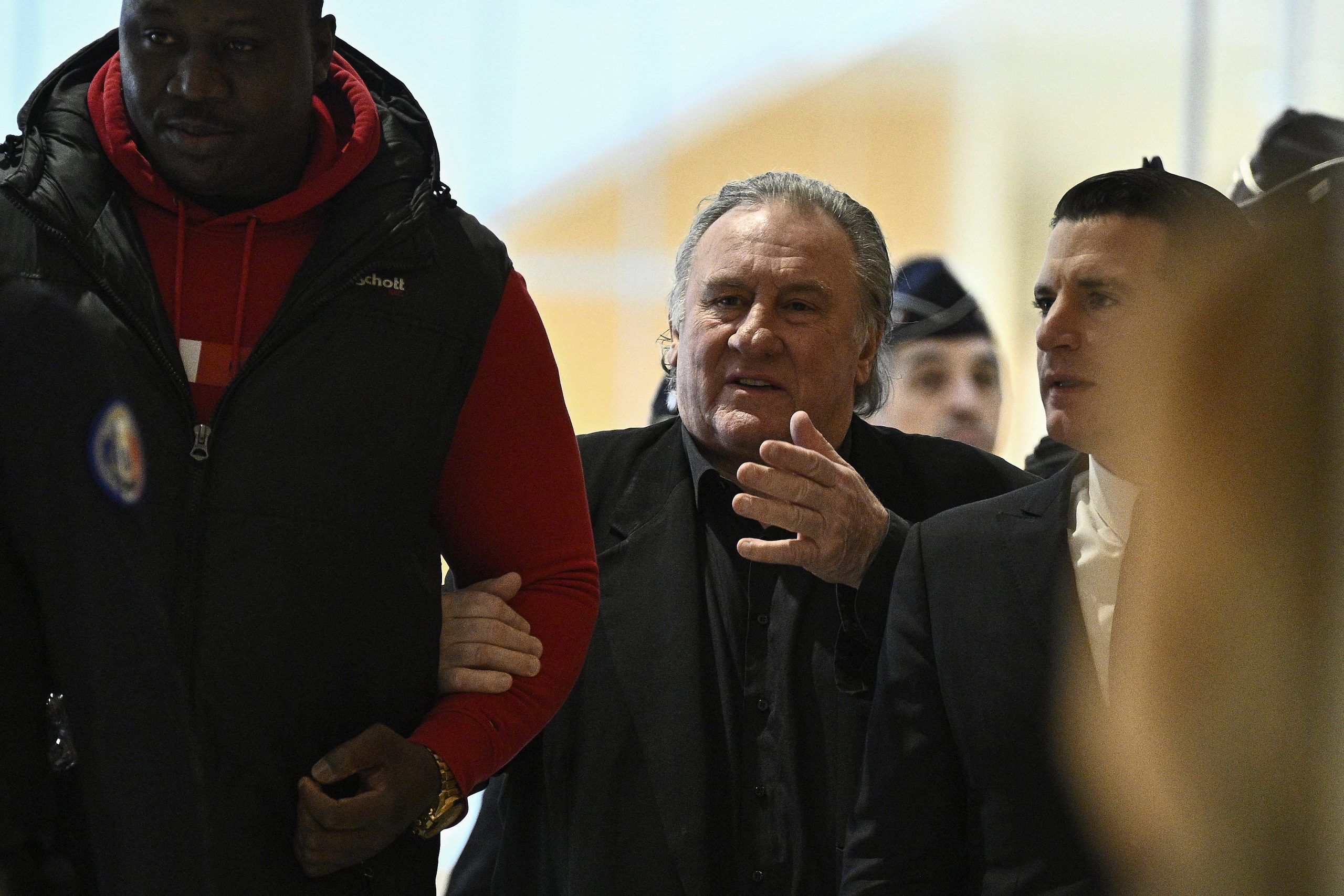 Justiça francesa pede 18 meses de pena de prisão para ator Gérard Depardieu