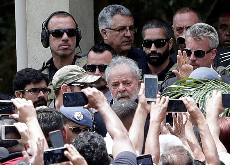 Supremo Tribunal Federal do Brasil adia julgamento que poderia beneficiar Lula da Silva