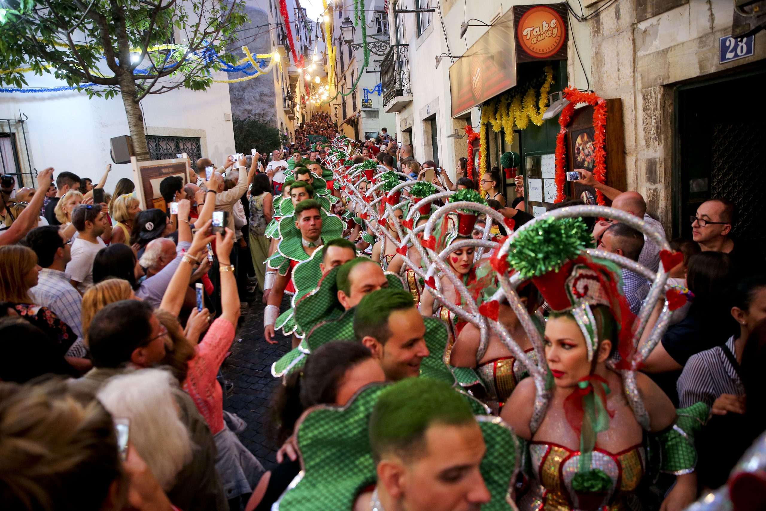 Lisboa pode fazer a festa, mas em Santa Maria Maior a música tem hora para acabar