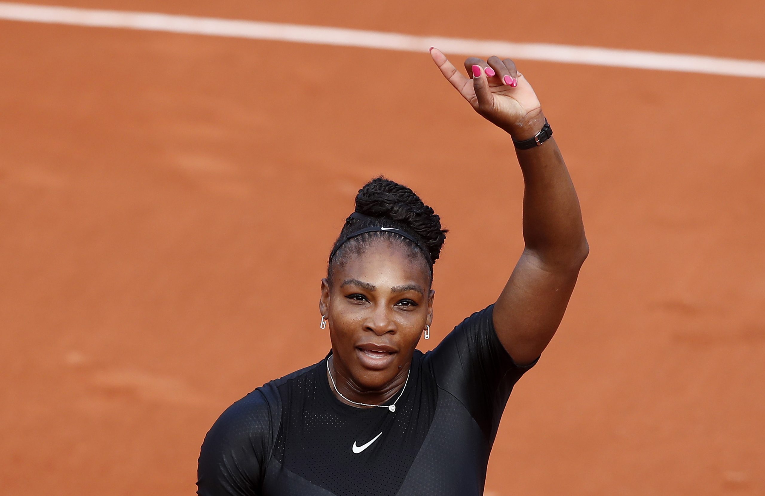 Serena Williams vence Kristyna Pliskova e segue para a segunda ronda de Roland Garros