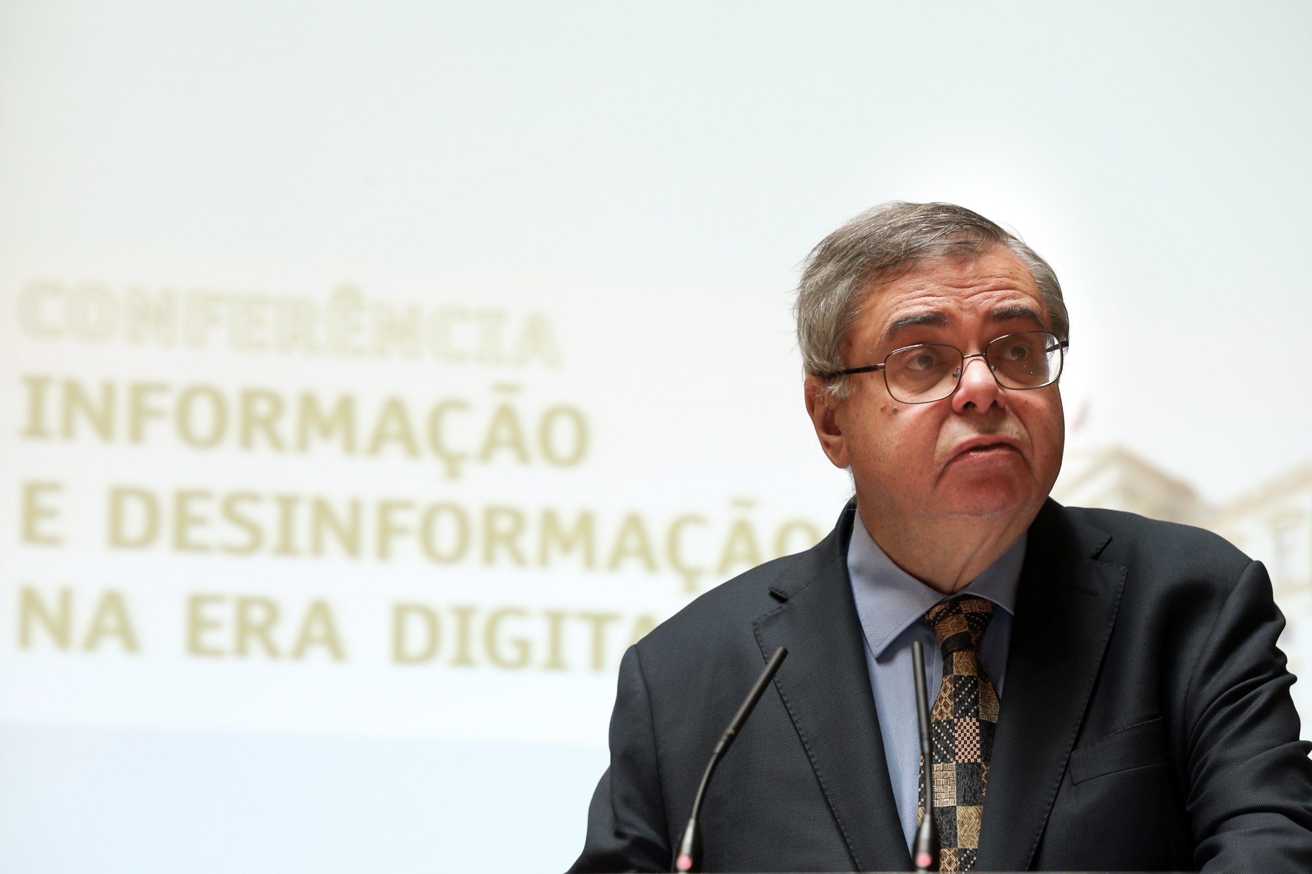 “25 de Abril: A transformação nos ‘media’”: Um livro de Mário Mesquita com “admirável atualidade”