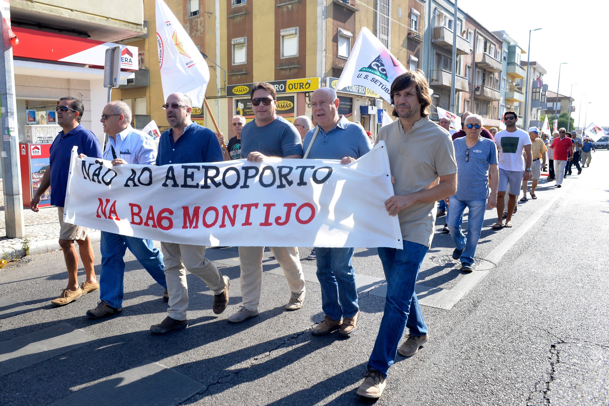 Centenas de pessoas do Barreiro e Moita contra novo aeroporto na base aérea do Montijo